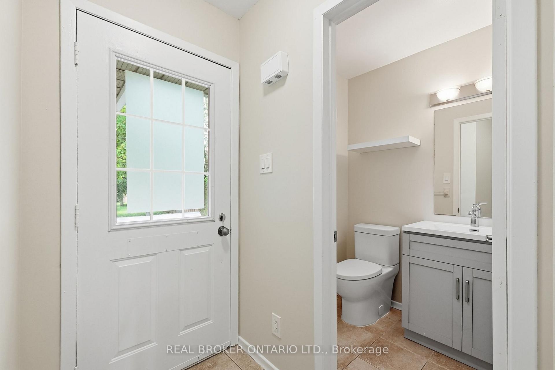 Photo 9 of Unit 1, 435 Kingscourt Drive, Waterloo, Colonial Acres — HOMEH