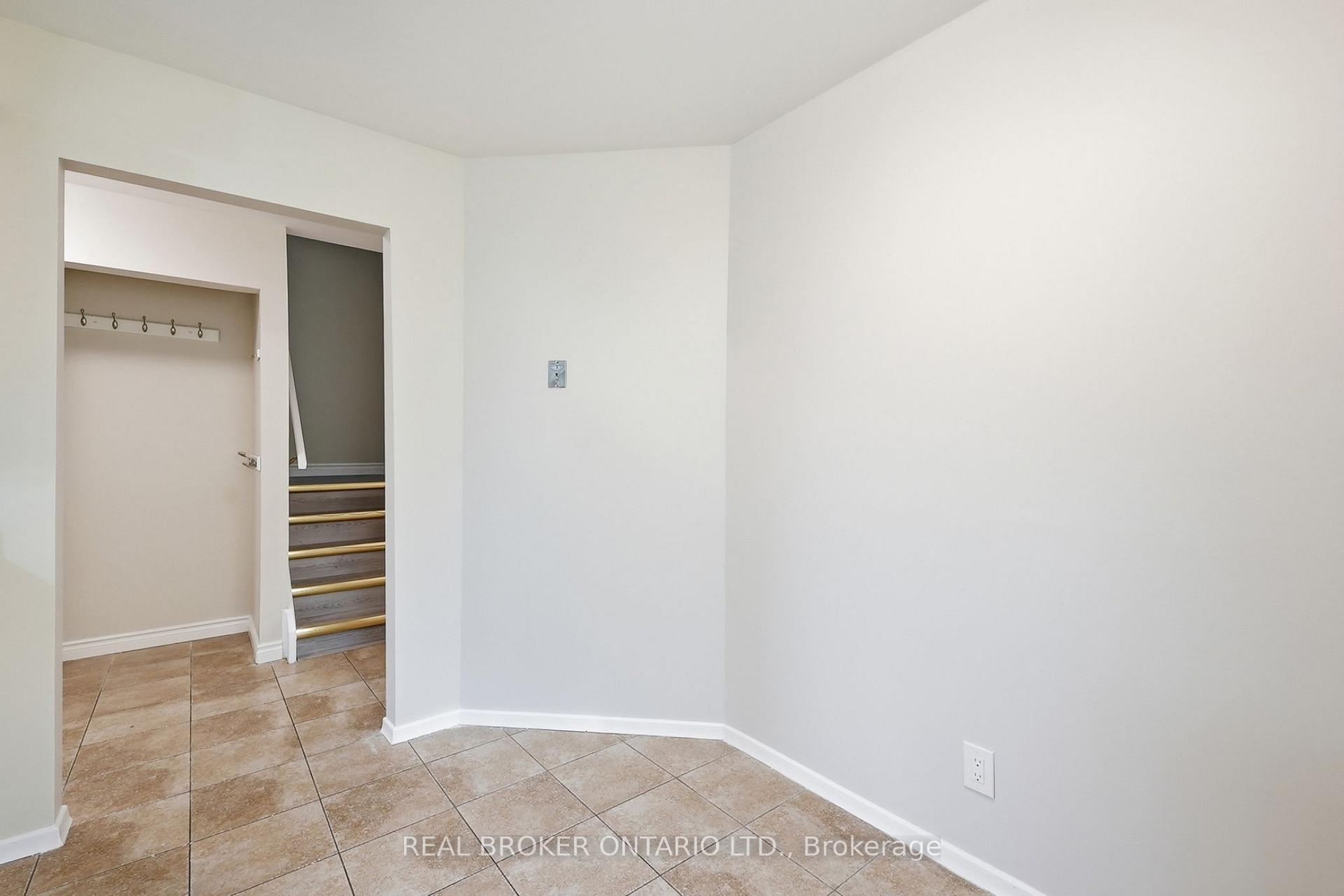 Photo 14 of Unit 1, 435 Kingscourt Drive, Waterloo, Colonial Acres — HOMEH