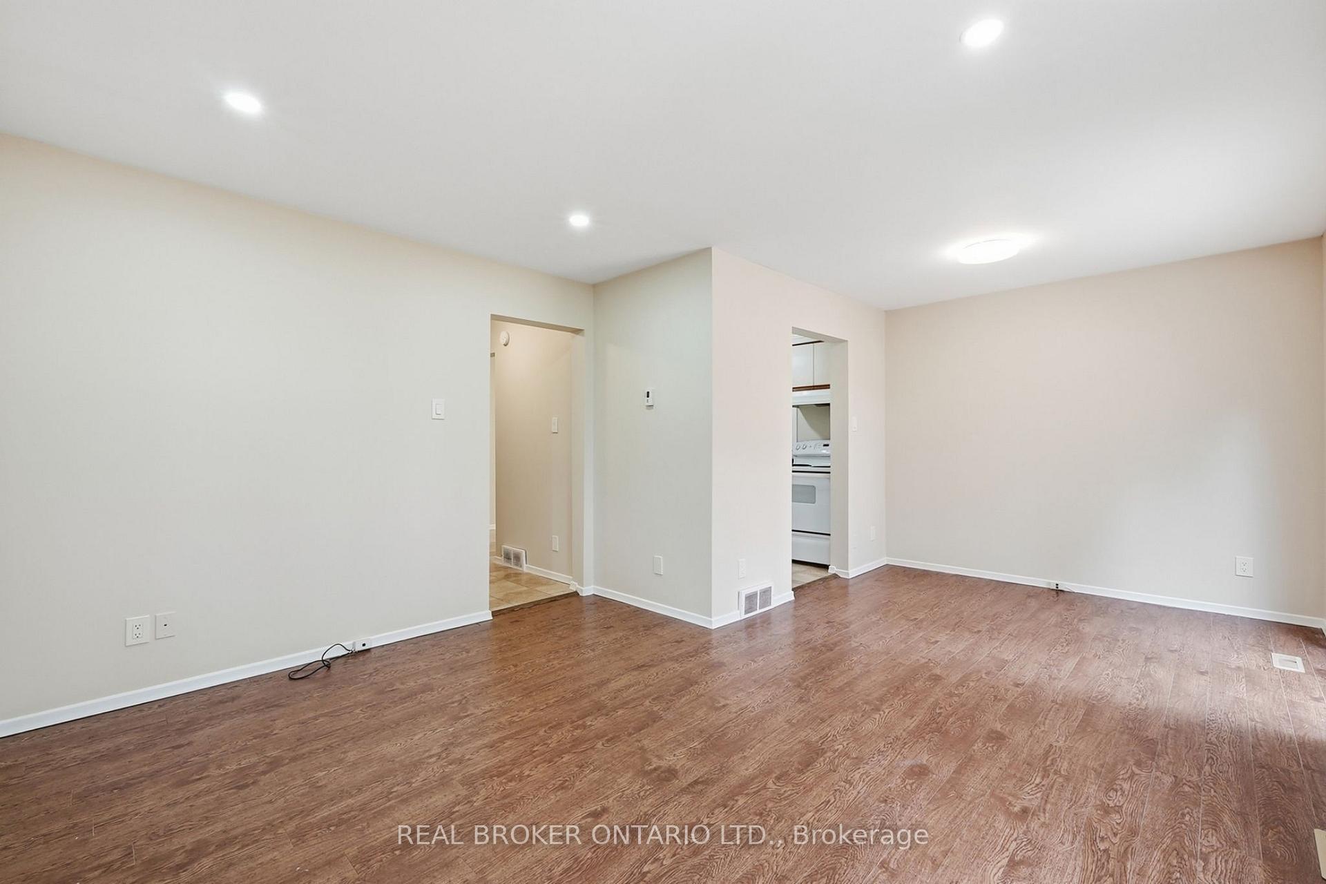 Photo 16 of Unit 1, 435 Kingscourt Drive, Waterloo, Colonial Acres — HOMEH
