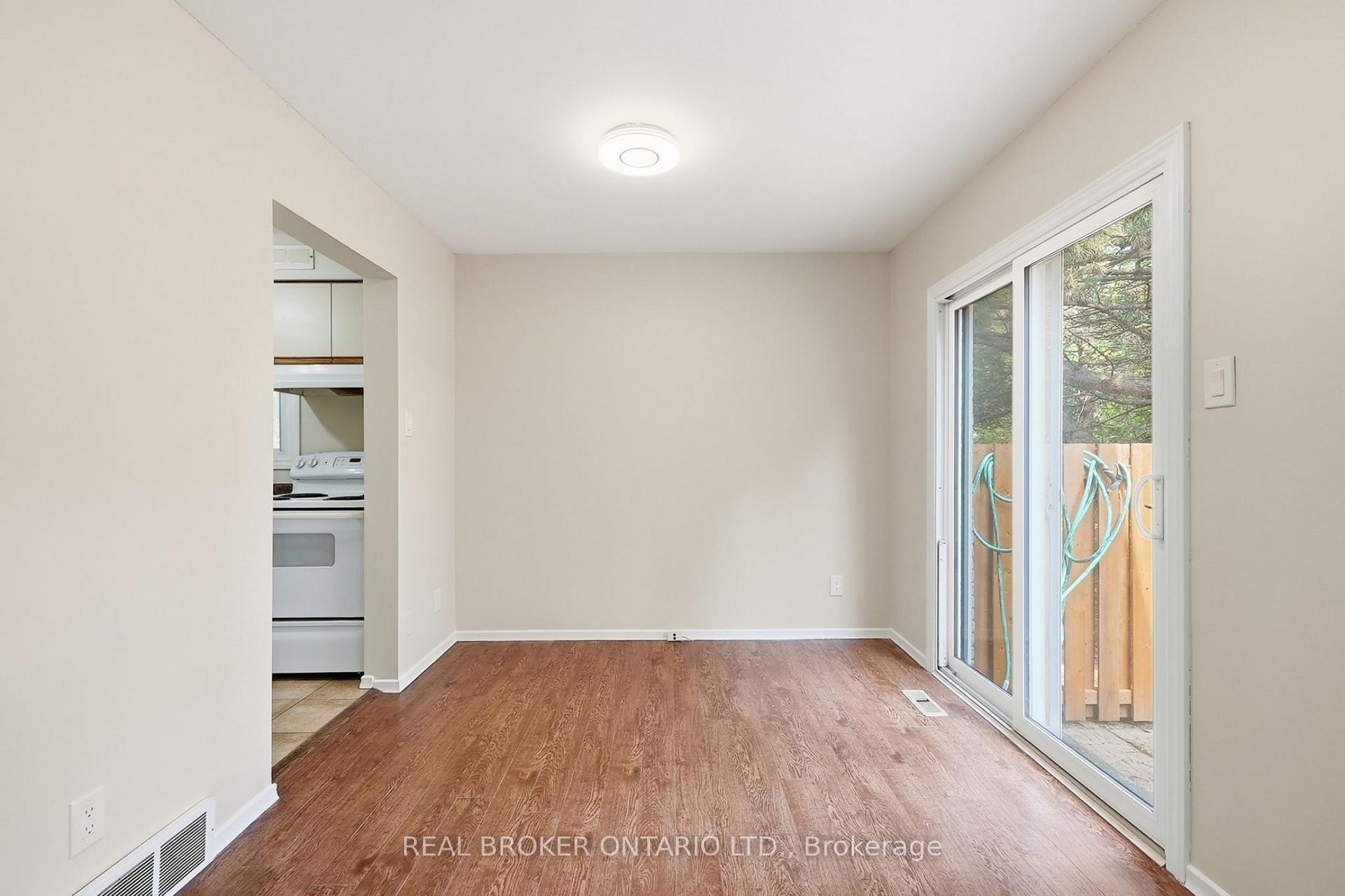 Photo 19 of Unit 1, 435 Kingscourt Drive, Waterloo, Colonial Acres — HOMEH