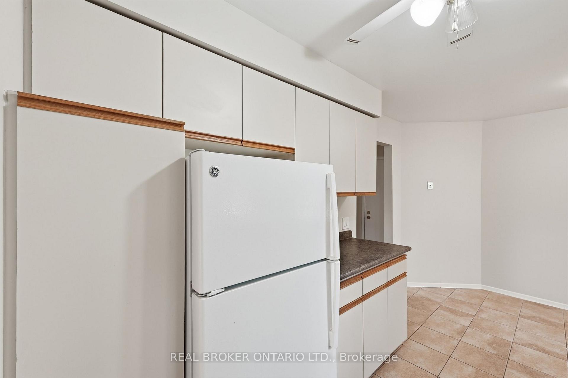 Photo 23 of Unit 1, 435 Kingscourt Drive, Waterloo, Colonial Acres — HOMEH