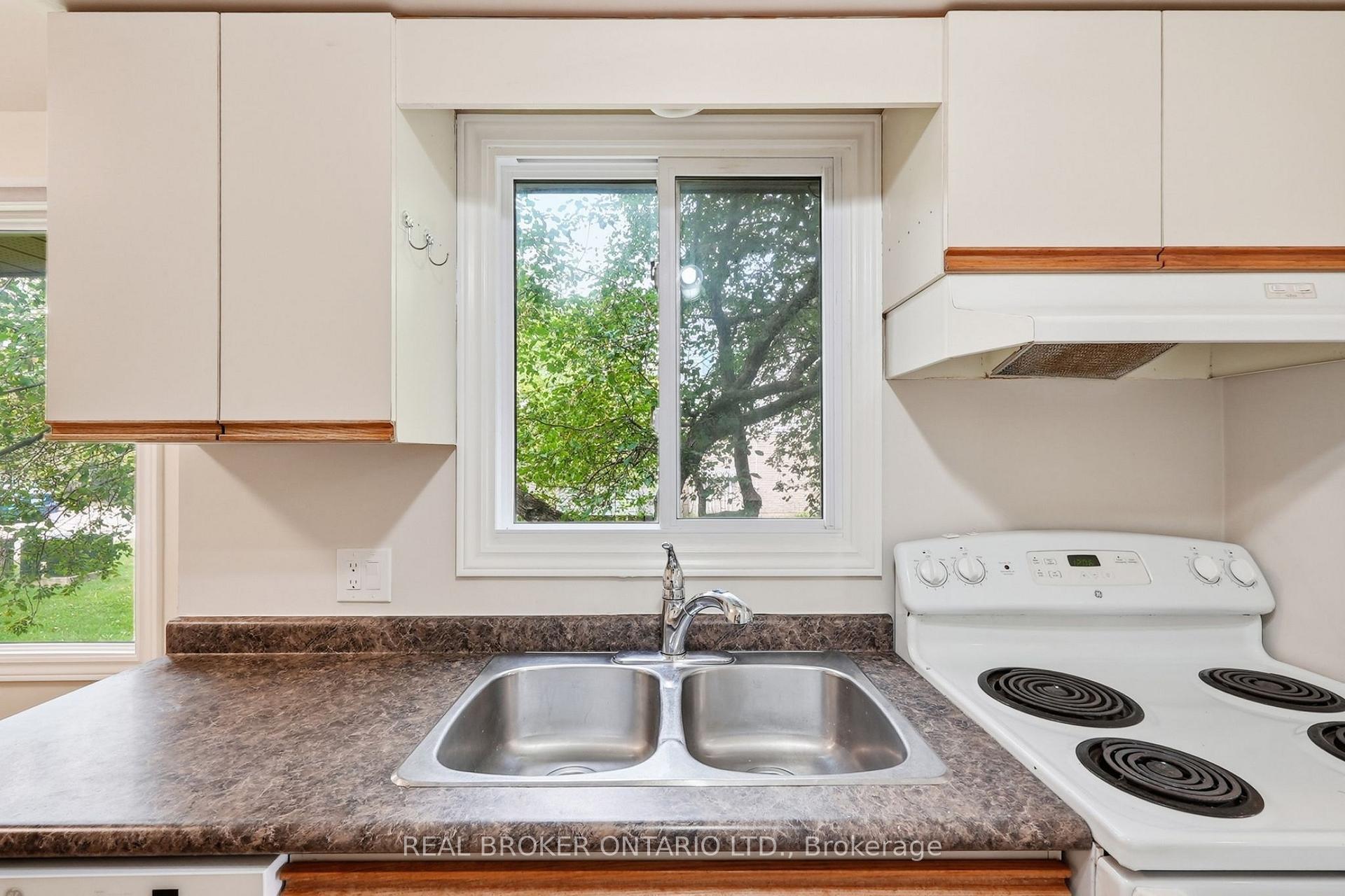 Photo 24 of Unit 1, 435 Kingscourt Drive, Waterloo, Colonial Acres — HOMEH