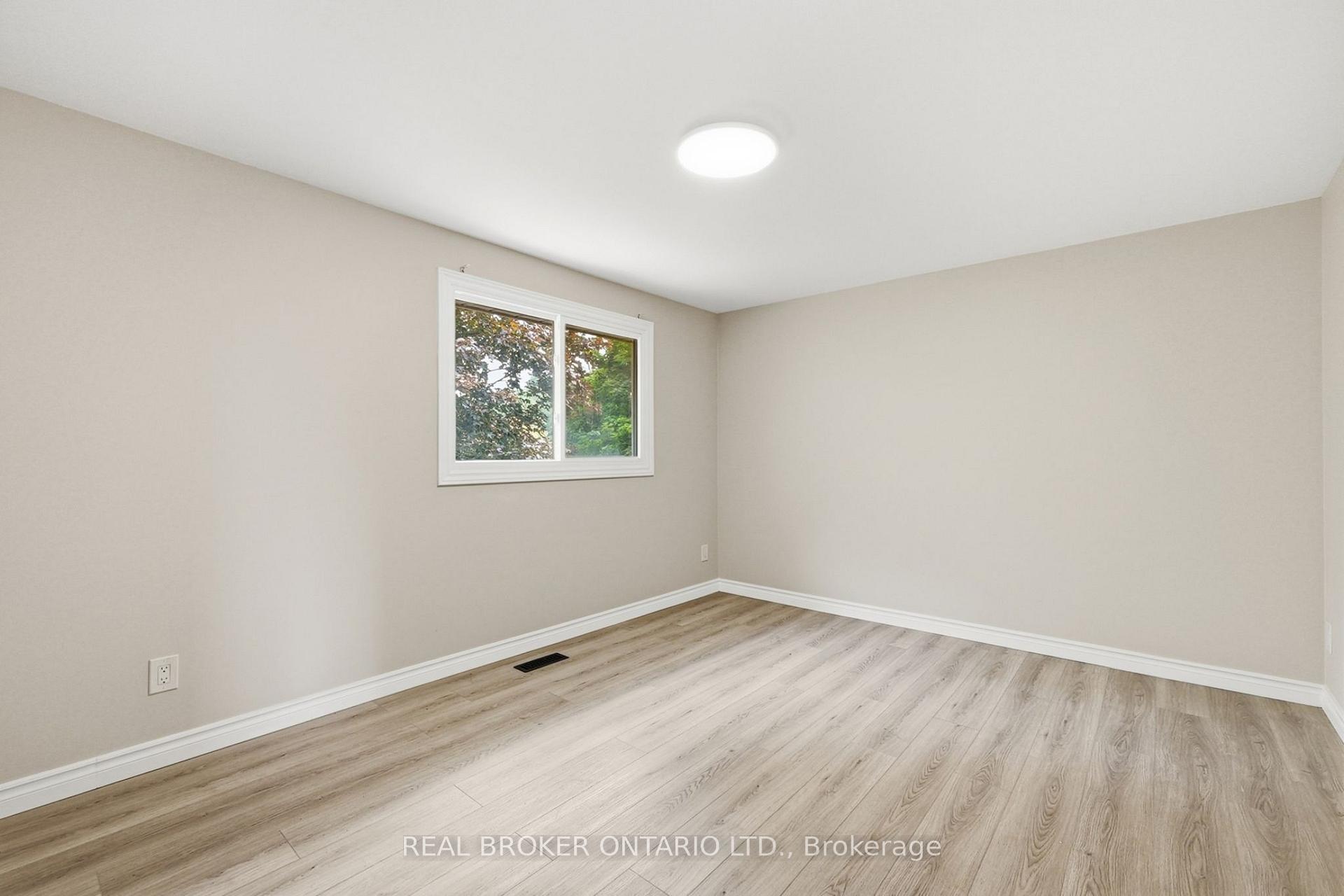 Photo 26 of Unit 1, 435 Kingscourt Drive, Waterloo, Colonial Acres — HOMEH