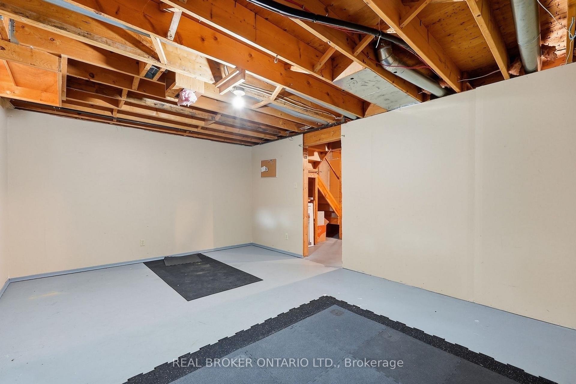 Photo 36 of Unit 1, 435 Kingscourt Drive, Waterloo, Colonial Acres — HOMEH