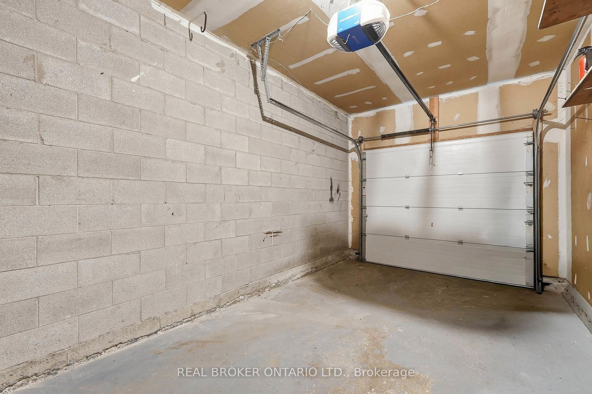 Photo 37 of Unit 1, 435 Kingscourt Drive, Waterloo, Colonial Acres — HOMEH
