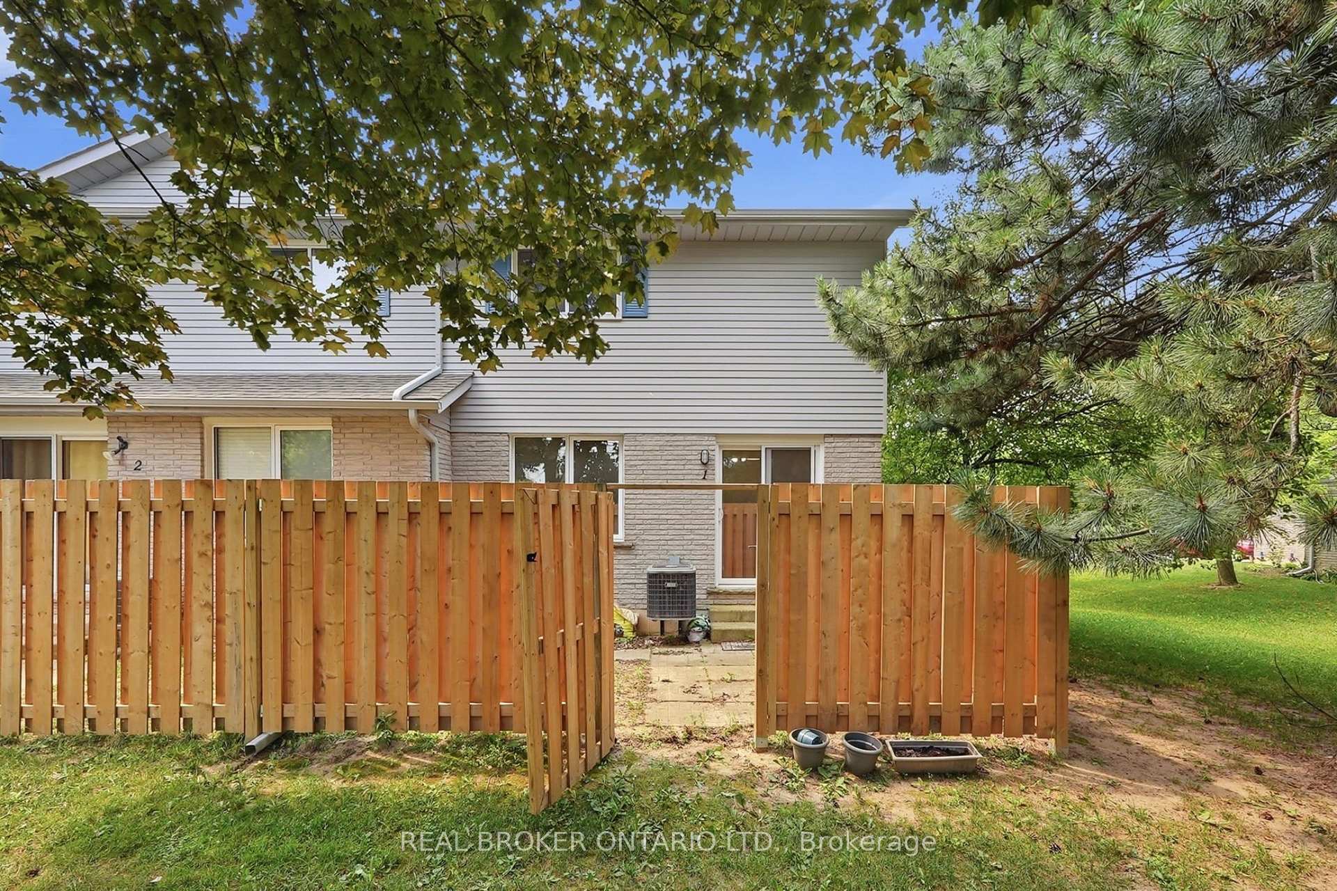 Photo 39 of Unit 1, 435 Kingscourt Drive, Waterloo, Colonial Acres — HOMEH