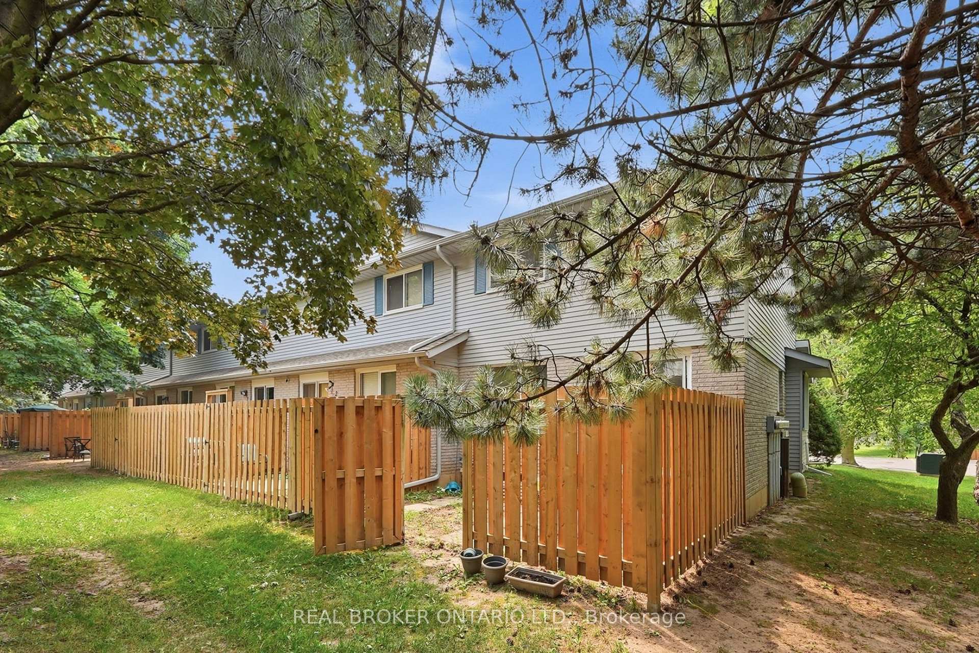 Photo 40 of Unit 1, 435 Kingscourt Drive, Waterloo, Colonial Acres — HOMEH