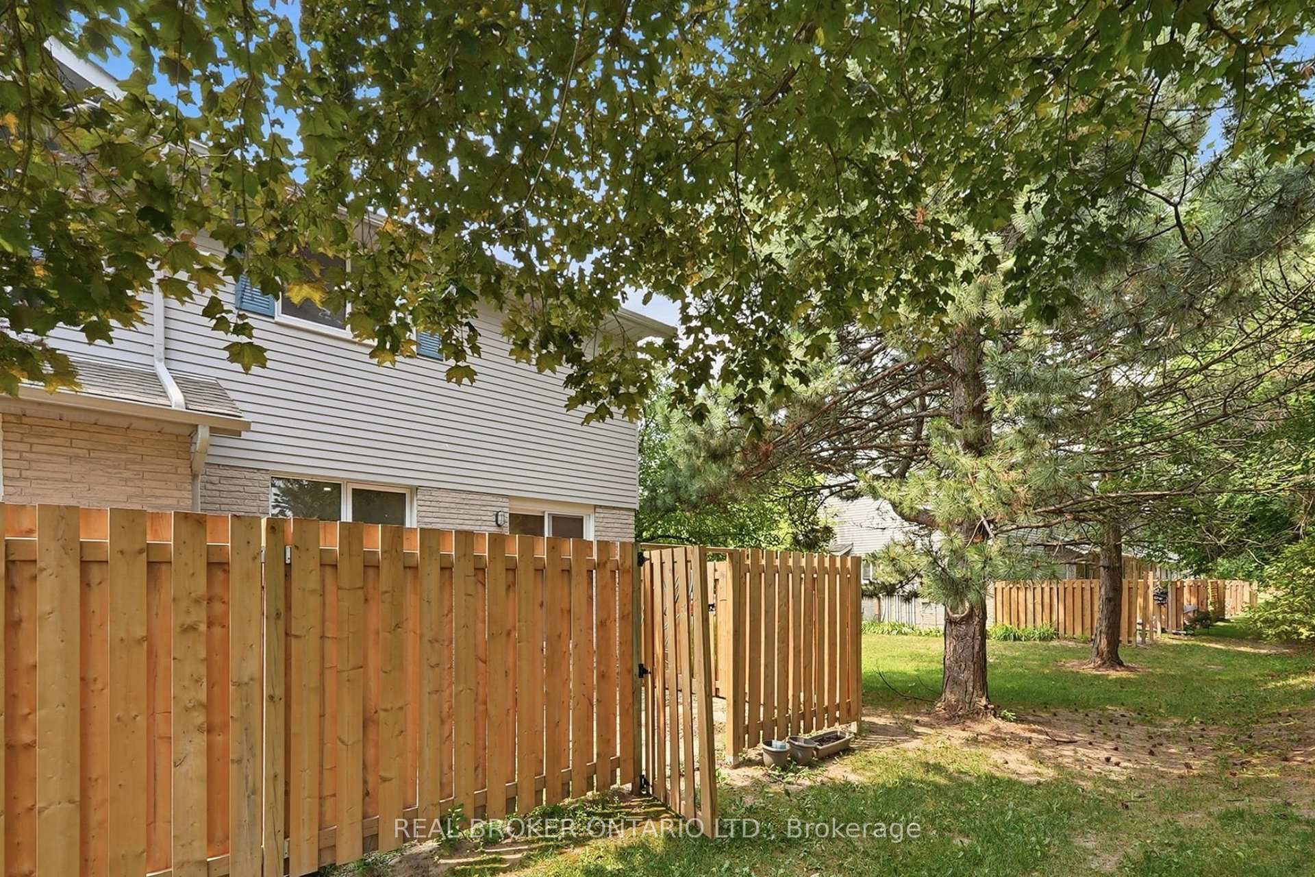 Photo 41 of Unit 1, 435 Kingscourt Drive, Waterloo, Colonial Acres — HOMEH