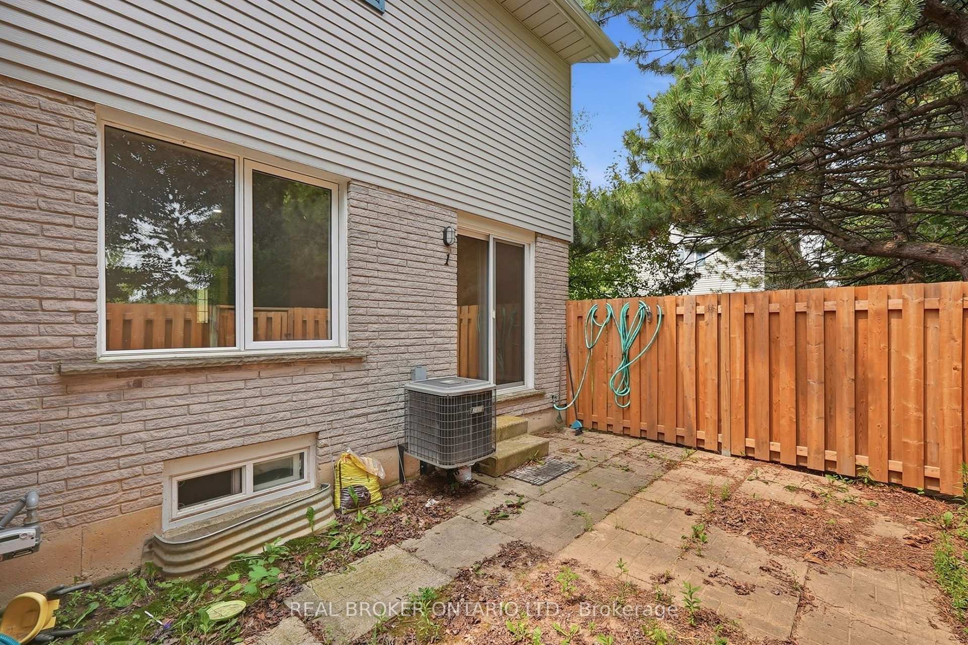 Photo 42 of Unit 1, 435 Kingscourt Drive, Waterloo, Colonial Acres — HOMEH