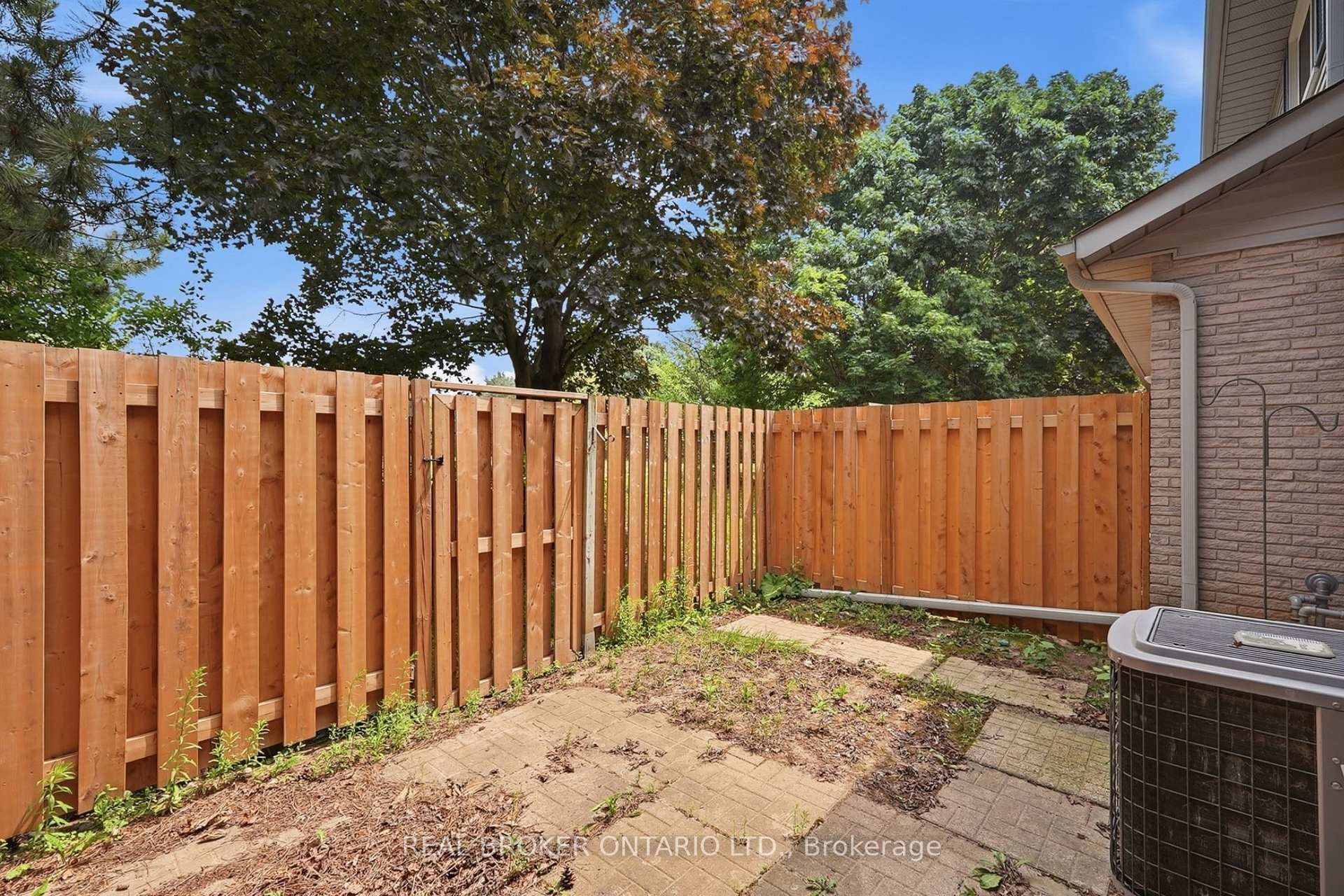Photo 43 of Unit 1, 435 Kingscourt Drive, Waterloo, Colonial Acres — HOMEH