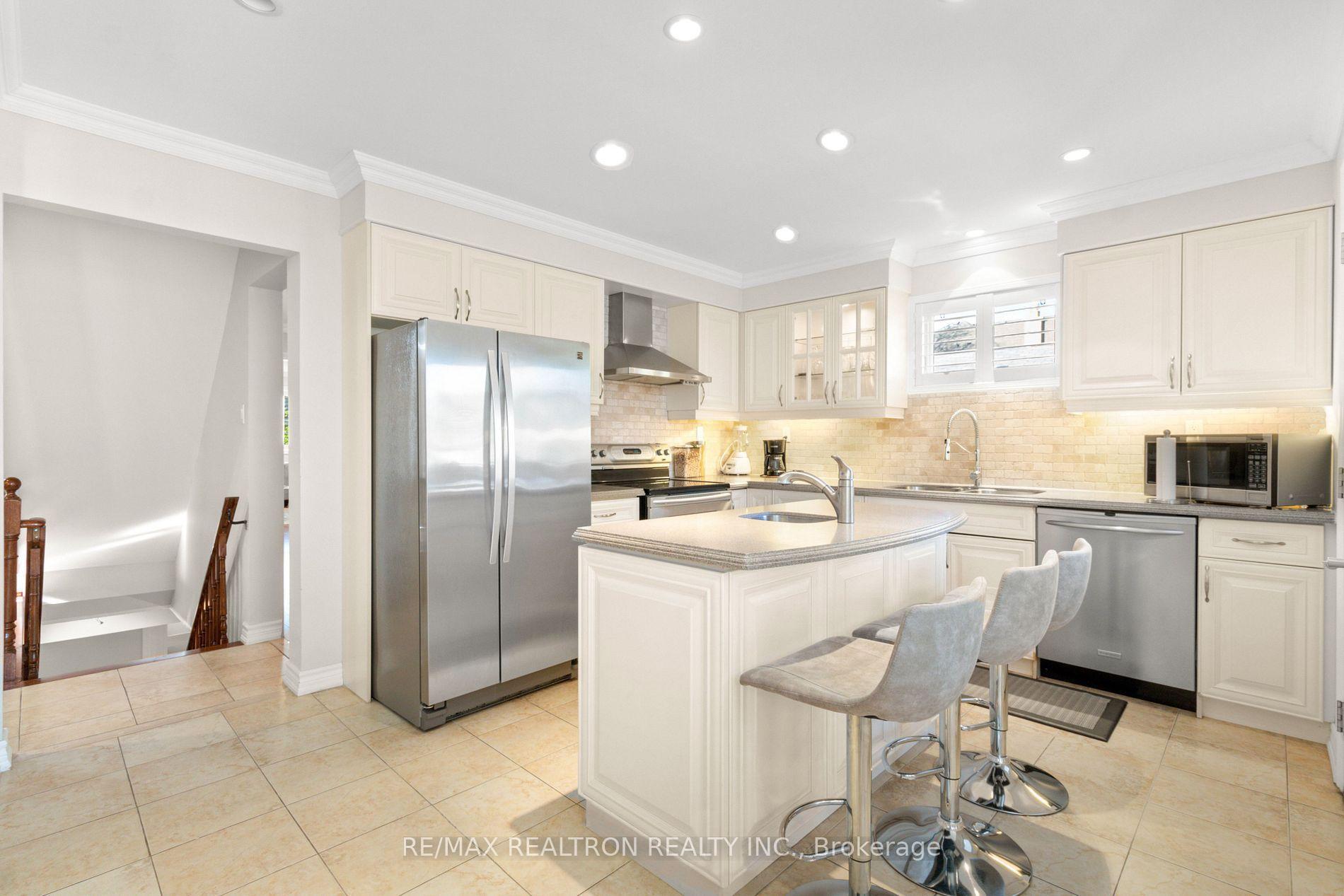 Photo 7 of 183 Holmes Avenue, North York, Willowdale East — HOMEH