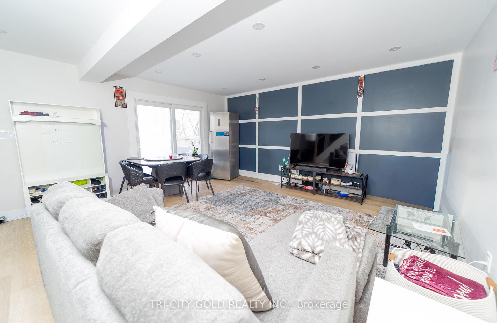 Photo 2 of 3 Holmstead Court, Brampton, Central Park — HOMEH