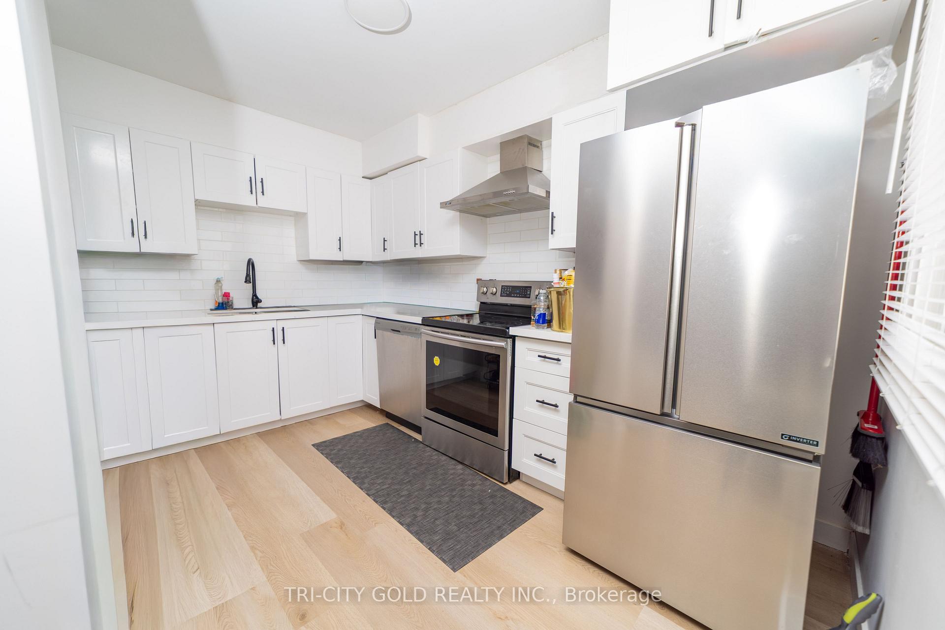 Photo 5 of 3 Holmstead Court, Brampton, Central Park — HOMEH