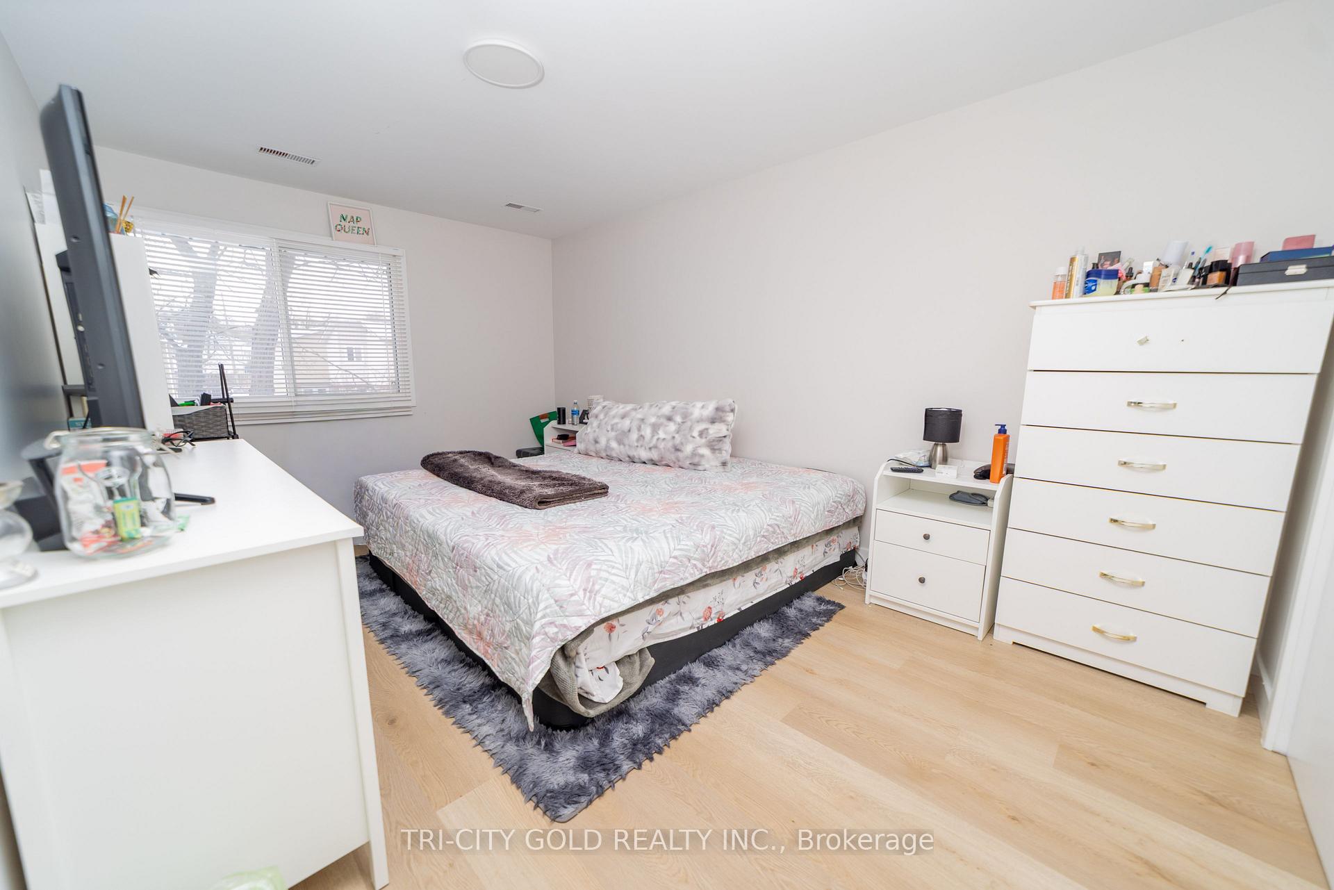 Photo 8 of 3 Holmstead Court, Brampton, Central Park — HOMEH