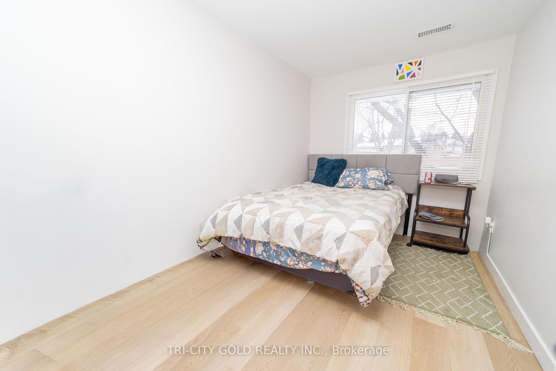 Photo 9 of 3 Holmstead Court, Brampton, Central Park — HOMEH