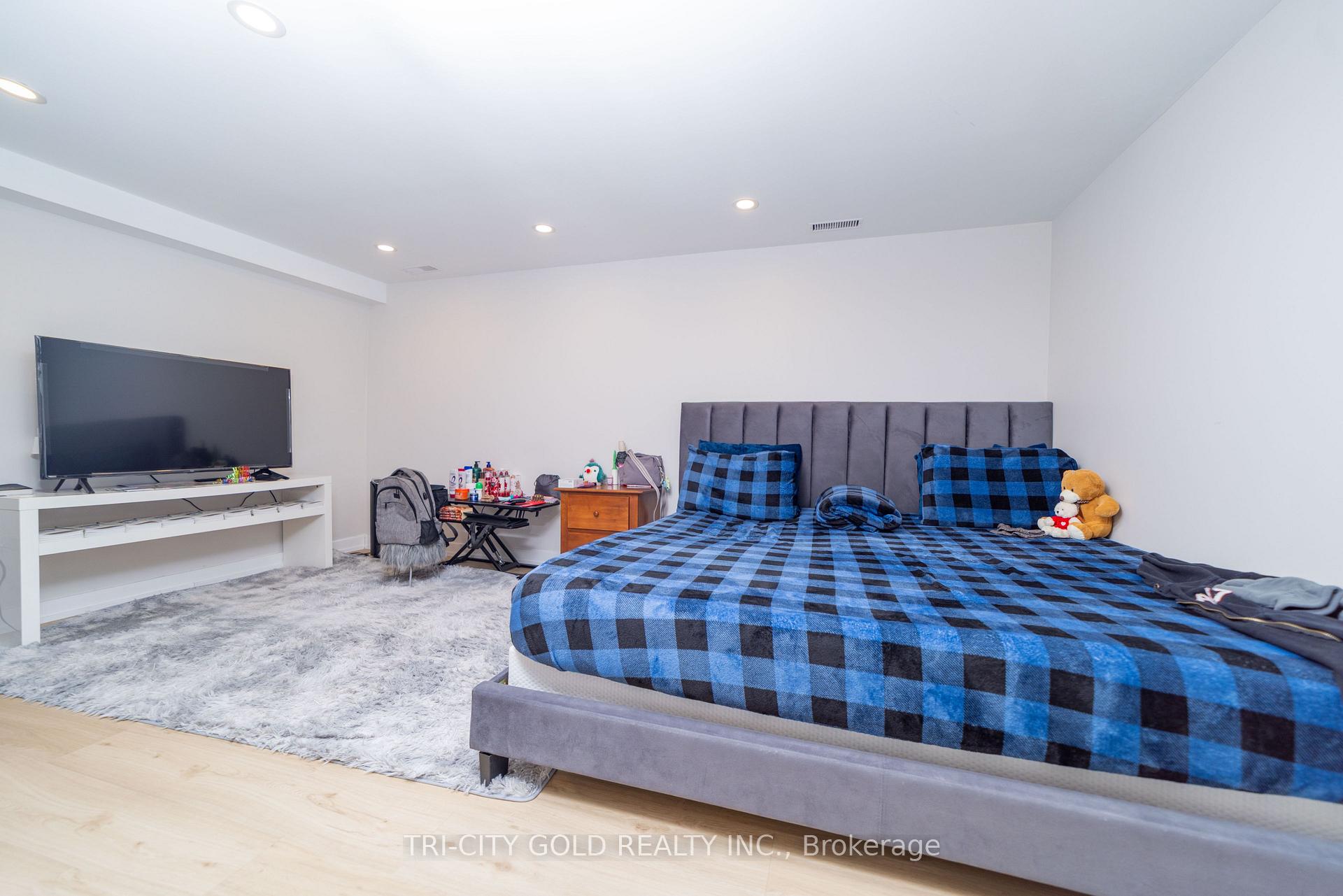 Photo 14 of 3 Holmstead Court, Brampton, Central Park — HOMEH