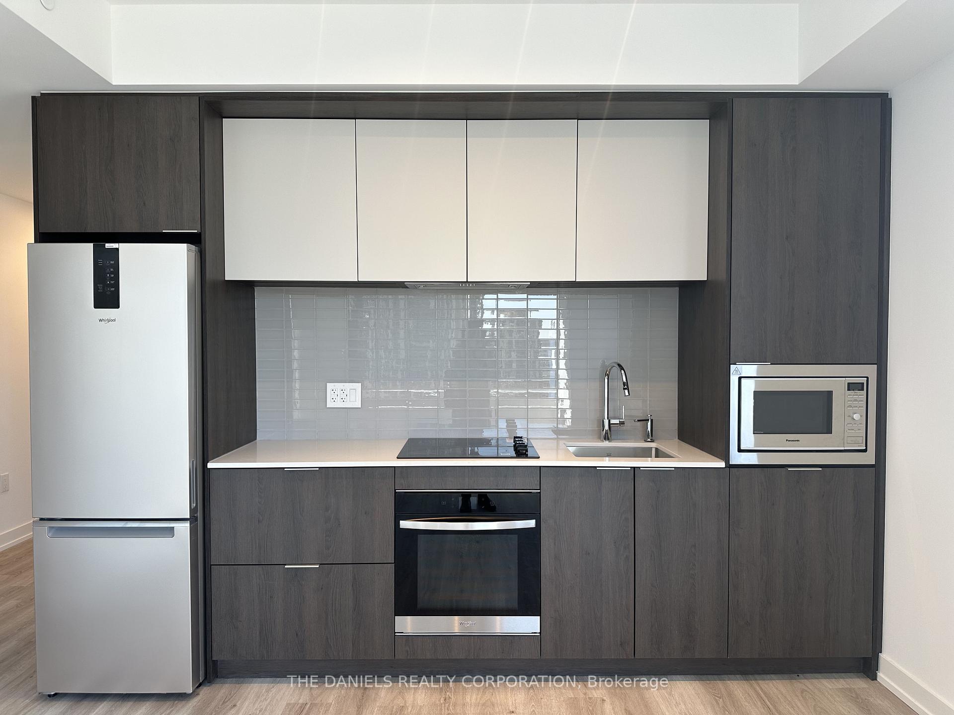 Photo 4 of Unit 1004, 395 Square One Drive, Mississauga, City Centre — HOMEH