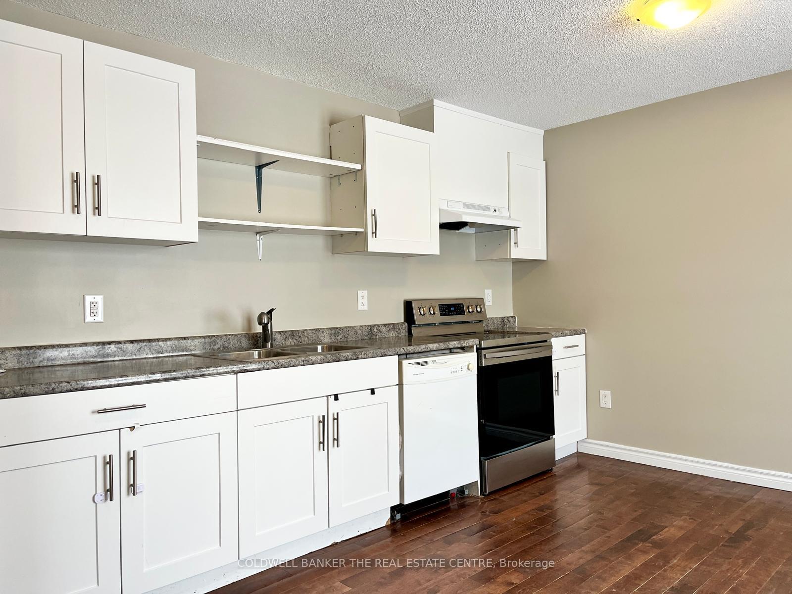 Photo 2 of 11 Chaucer Crescent, Barrie, Letitia Heights — HOMEH