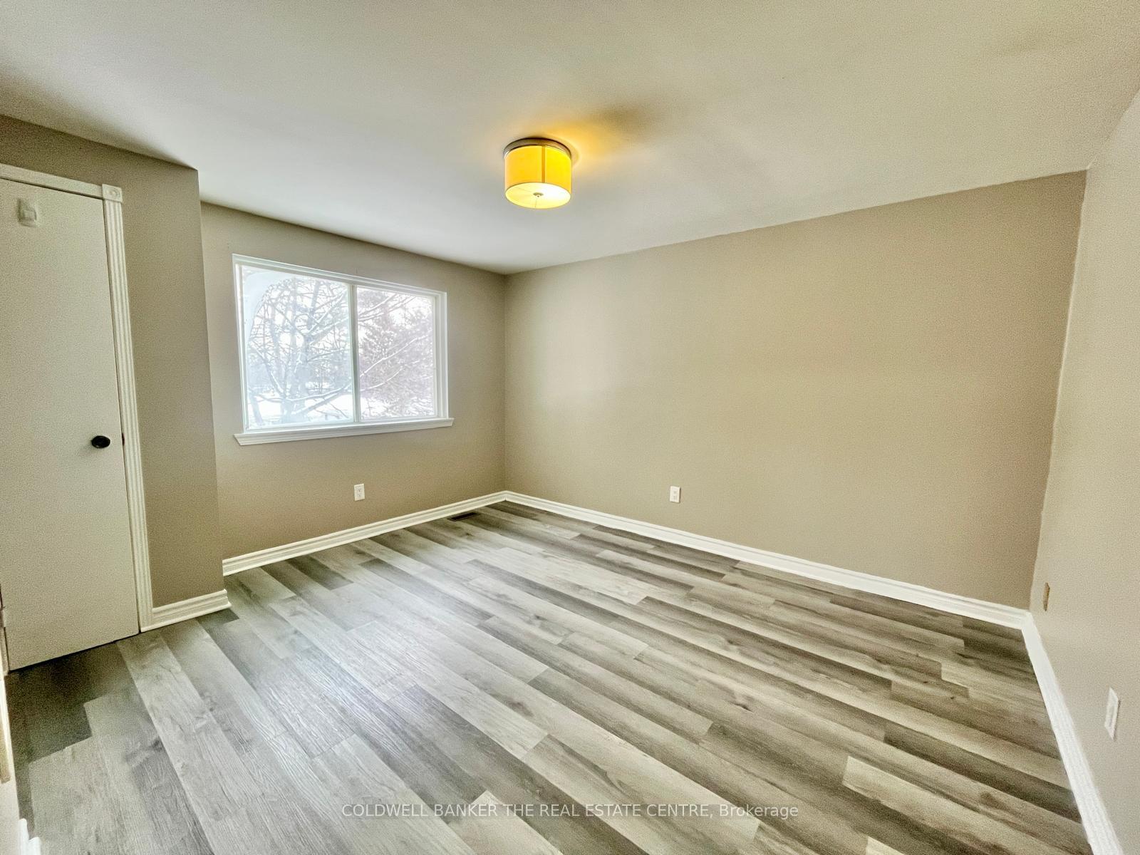 Photo 10 of 11 Chaucer Crescent, Barrie, Letitia Heights — HOMEH