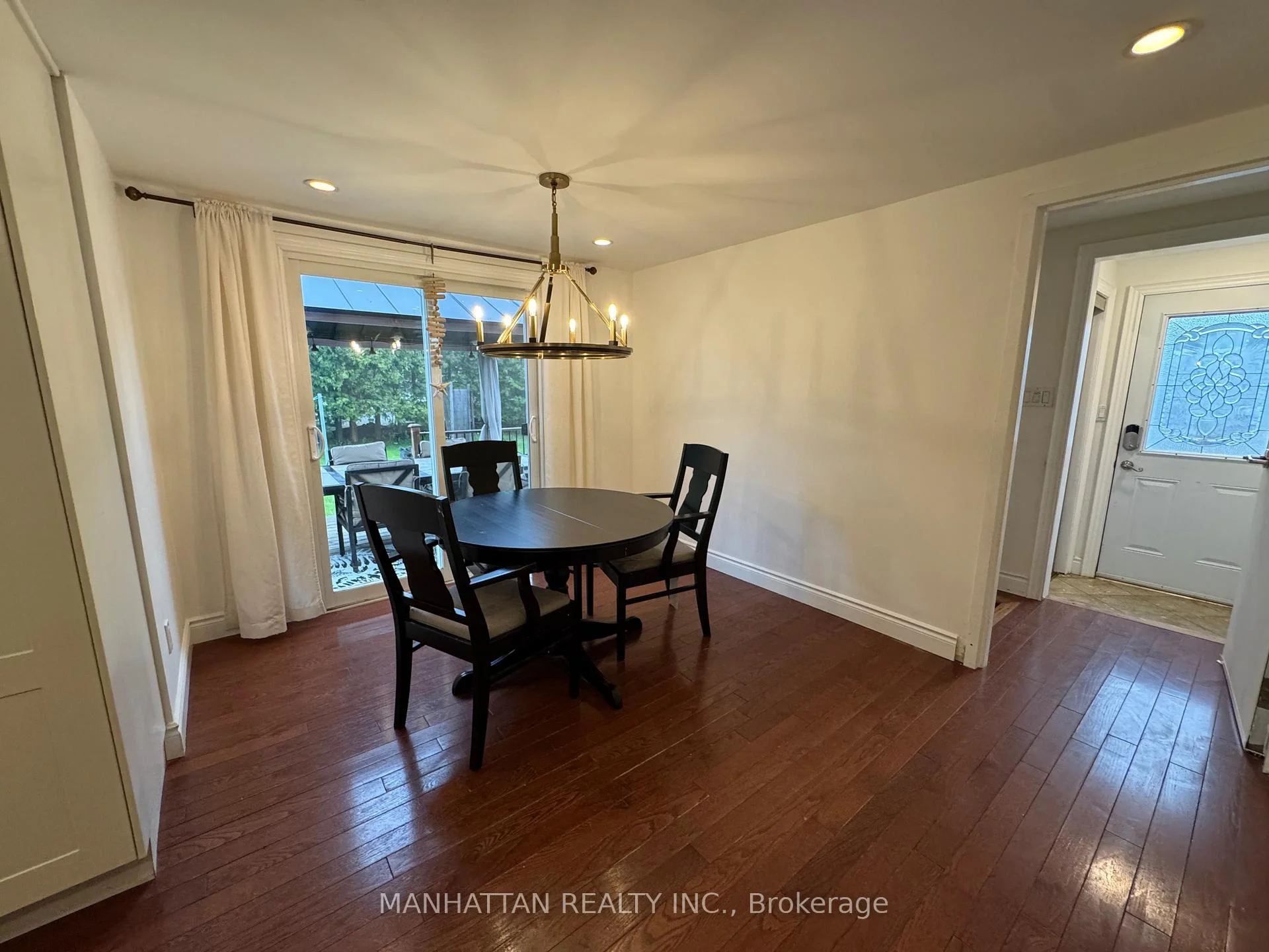 Photo 11 of 10 Victor Drive, Whitchurch-Stouffville, Rural Whitchurch-Stouffville — HOMEH