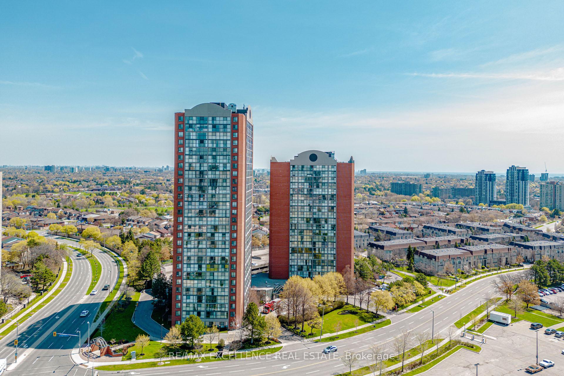 Photo 4 of Unit 202, 4205 Shipp Drive, Mississauga, City Centre — HOMEH