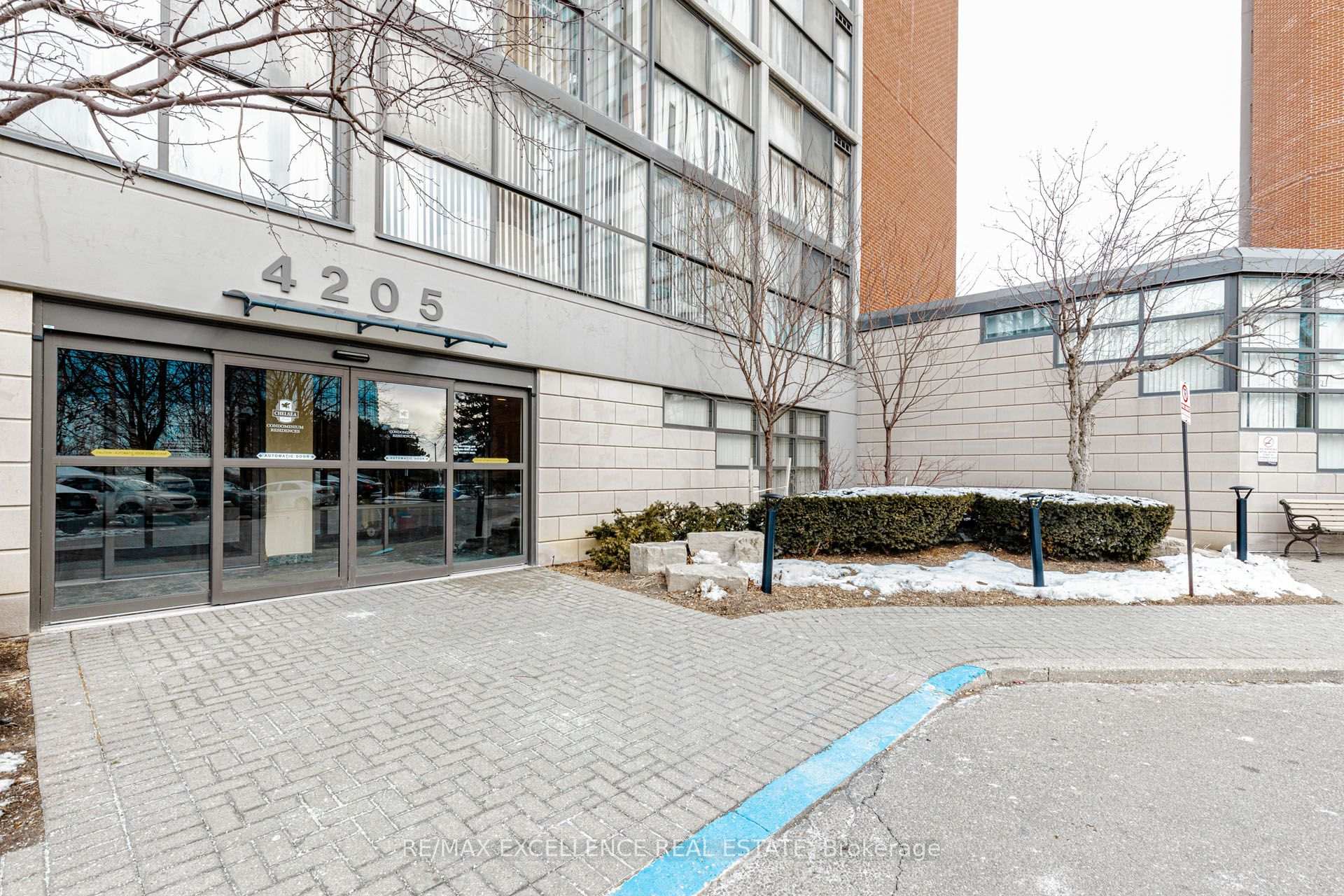 Photo 6 of Unit 202, 4205 Shipp Drive, Mississauga, City Centre — HOMEH