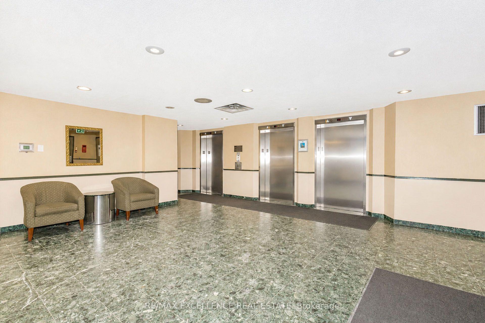 Photo 8 of Unit 202, 4205 Shipp Drive, Mississauga, City Centre — HOMEH