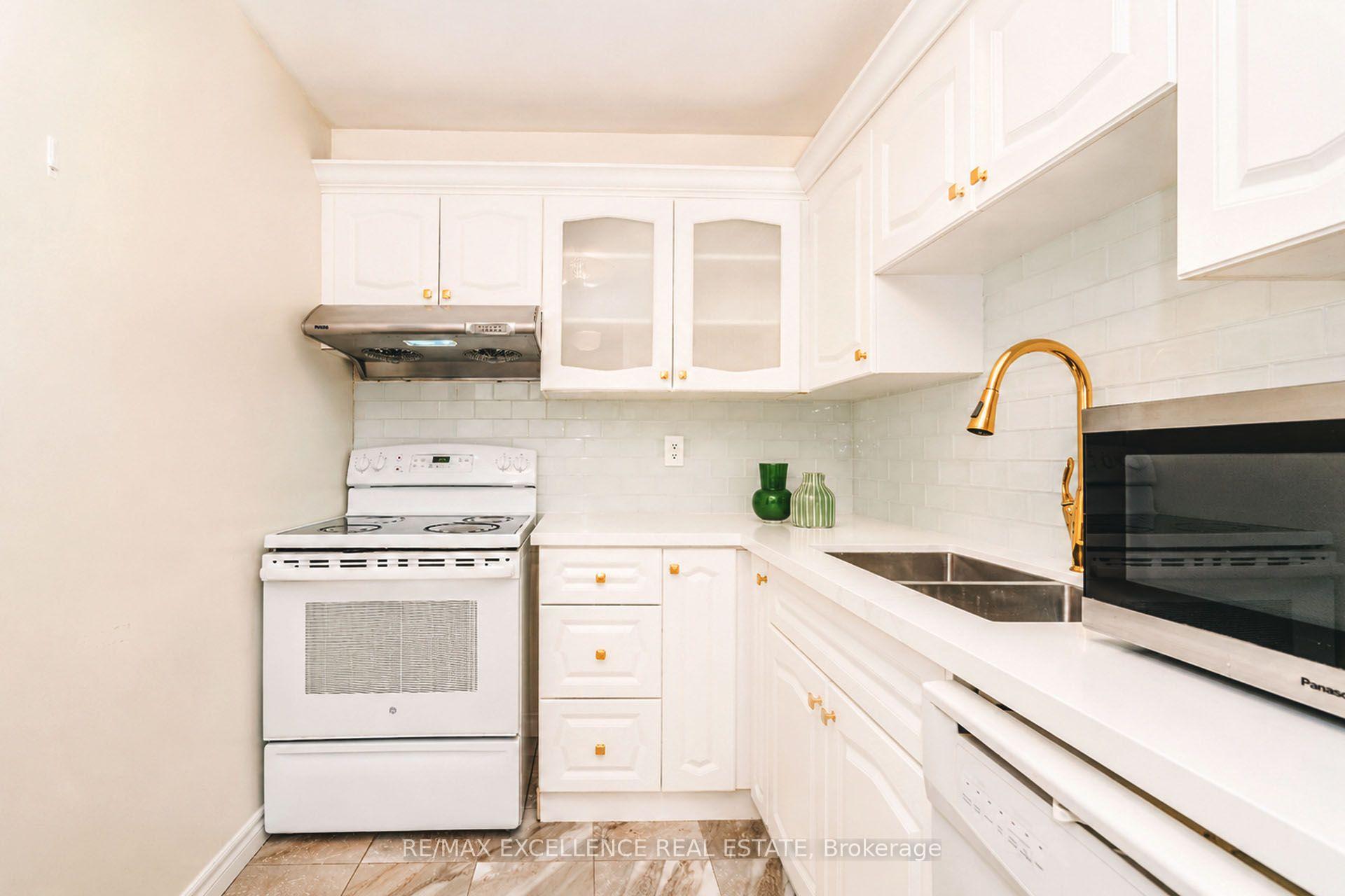 Photo 17 of Unit 202, 4205 Shipp Drive, Mississauga, City Centre — HOMEH