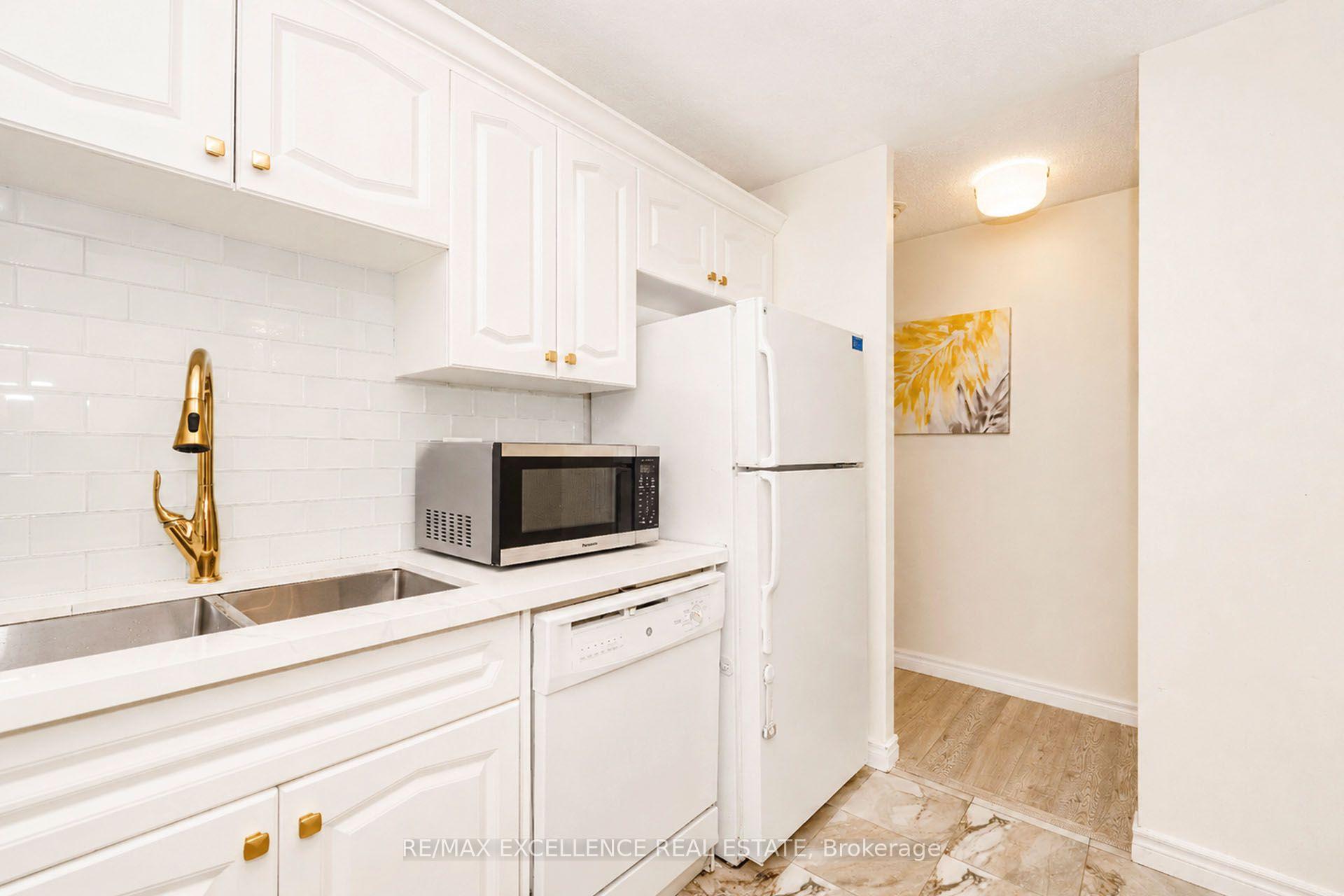 Photo 18 of Unit 202, 4205 Shipp Drive, Mississauga, City Centre — HOMEH