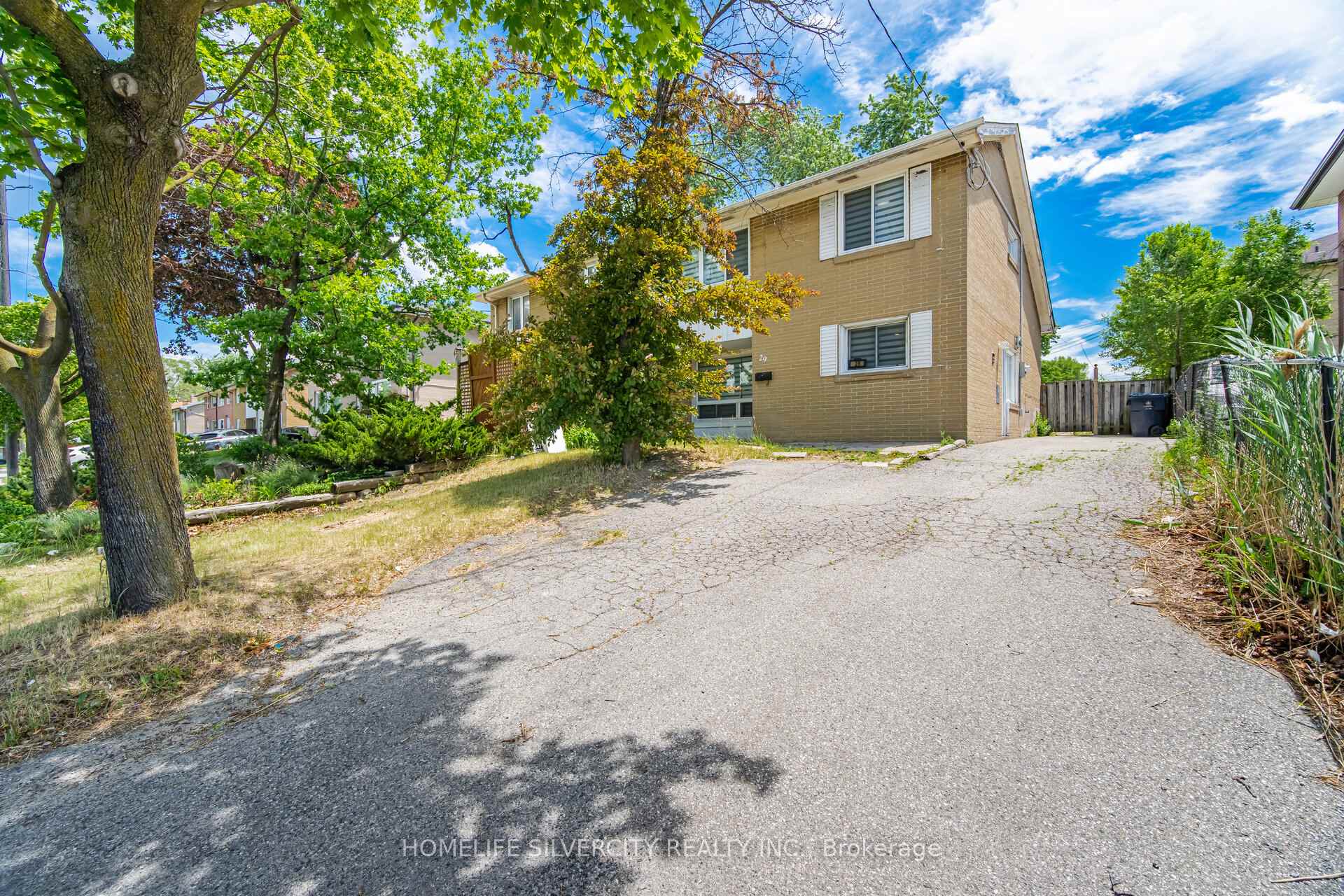 Photo 2 of 29 Brookmere Road, Etobicoke, Rexdale-Kipling — HOMEH