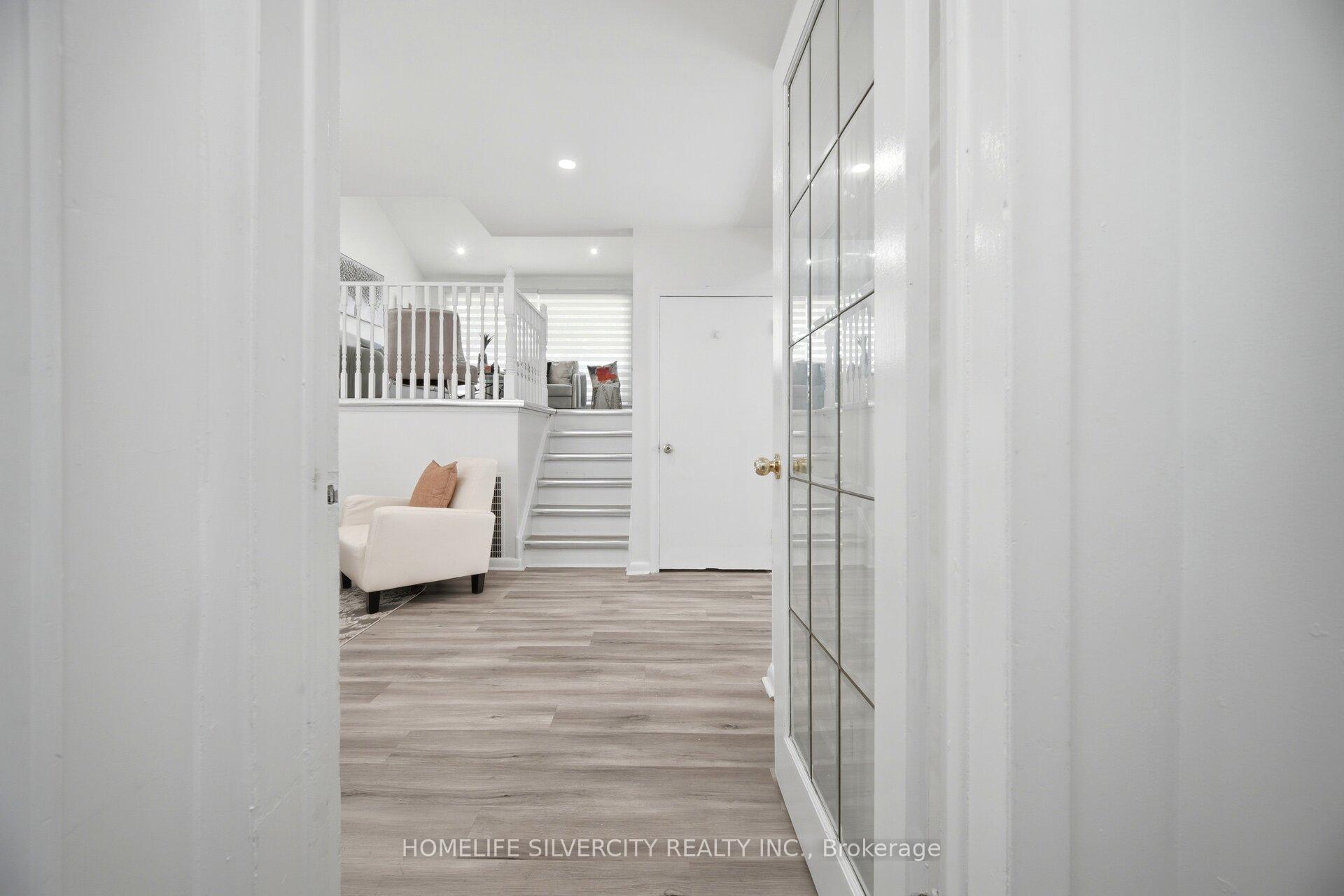 Photo 4 of 29 Brookmere Road, Etobicoke, Rexdale-Kipling — HOMEH