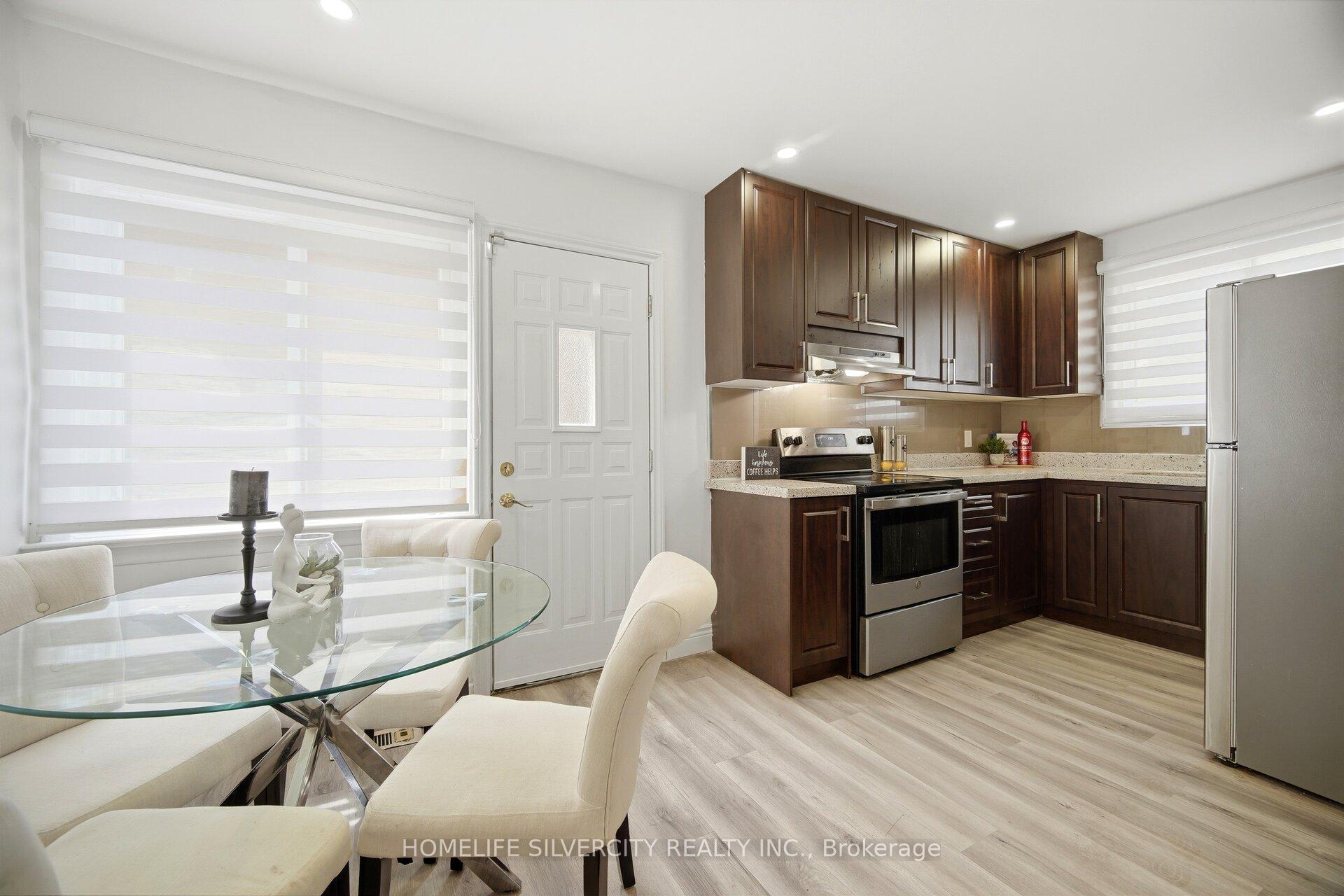 Photo 13 of 29 Brookmere Road, Etobicoke, Rexdale-Kipling — HOMEH