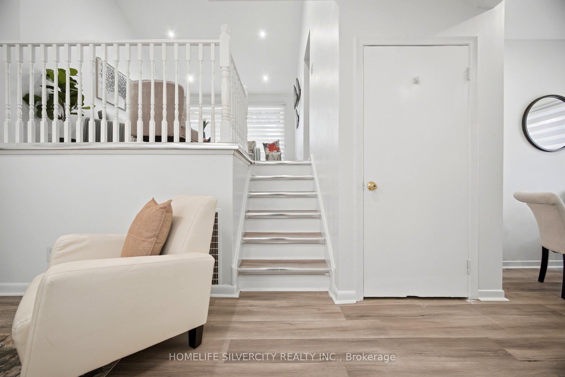 Photo 17 of 29 Brookmere Road, Etobicoke, Rexdale-Kipling — HOMEH