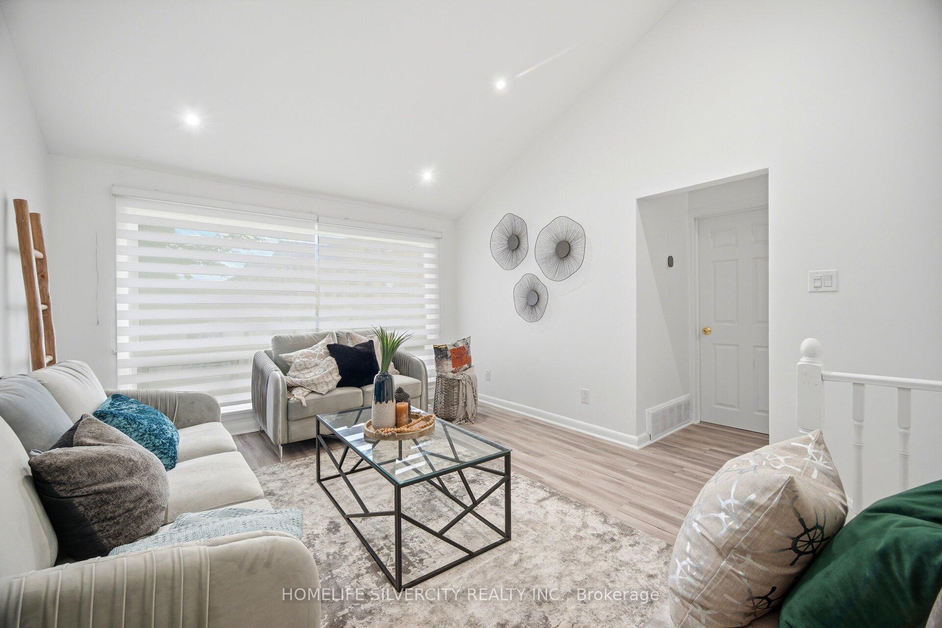 Photo 20 of 29 Brookmere Road, Etobicoke, Rexdale-Kipling — HOMEH