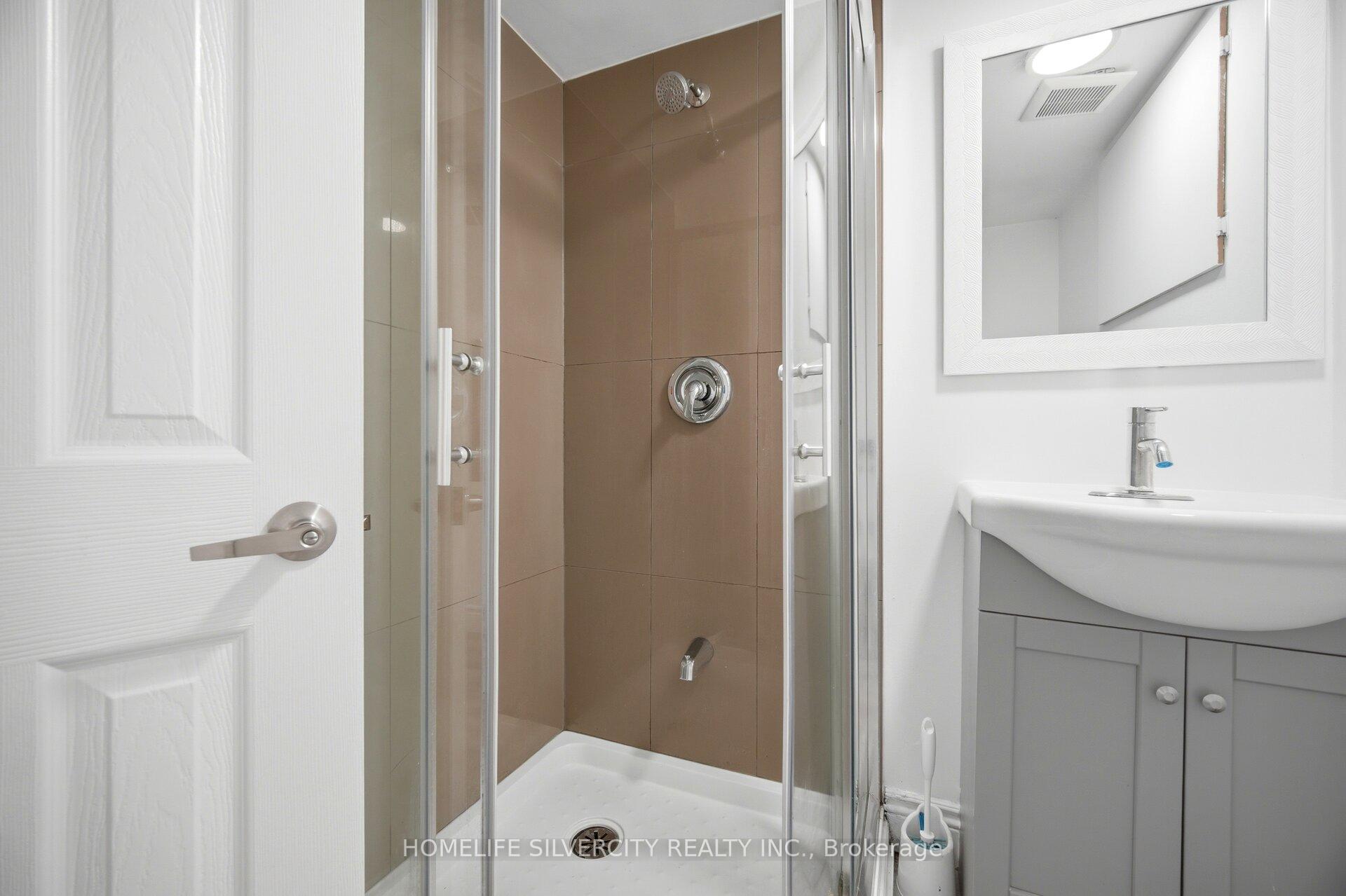 Photo 38 of 29 Brookmere Road, Etobicoke, Rexdale-Kipling — HOMEH