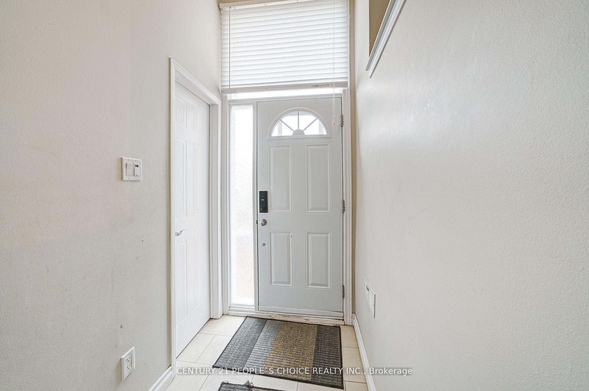 Photo 3 of 83 Corey Circle, Halton Hills, Georgetown — HOMEH