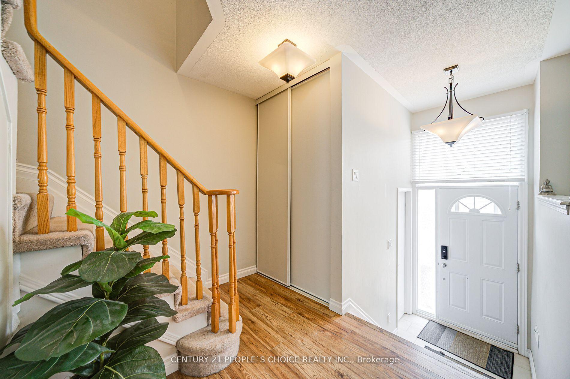 Photo 4 of 83 Corey Circle, Halton Hills, Georgetown — HOMEH