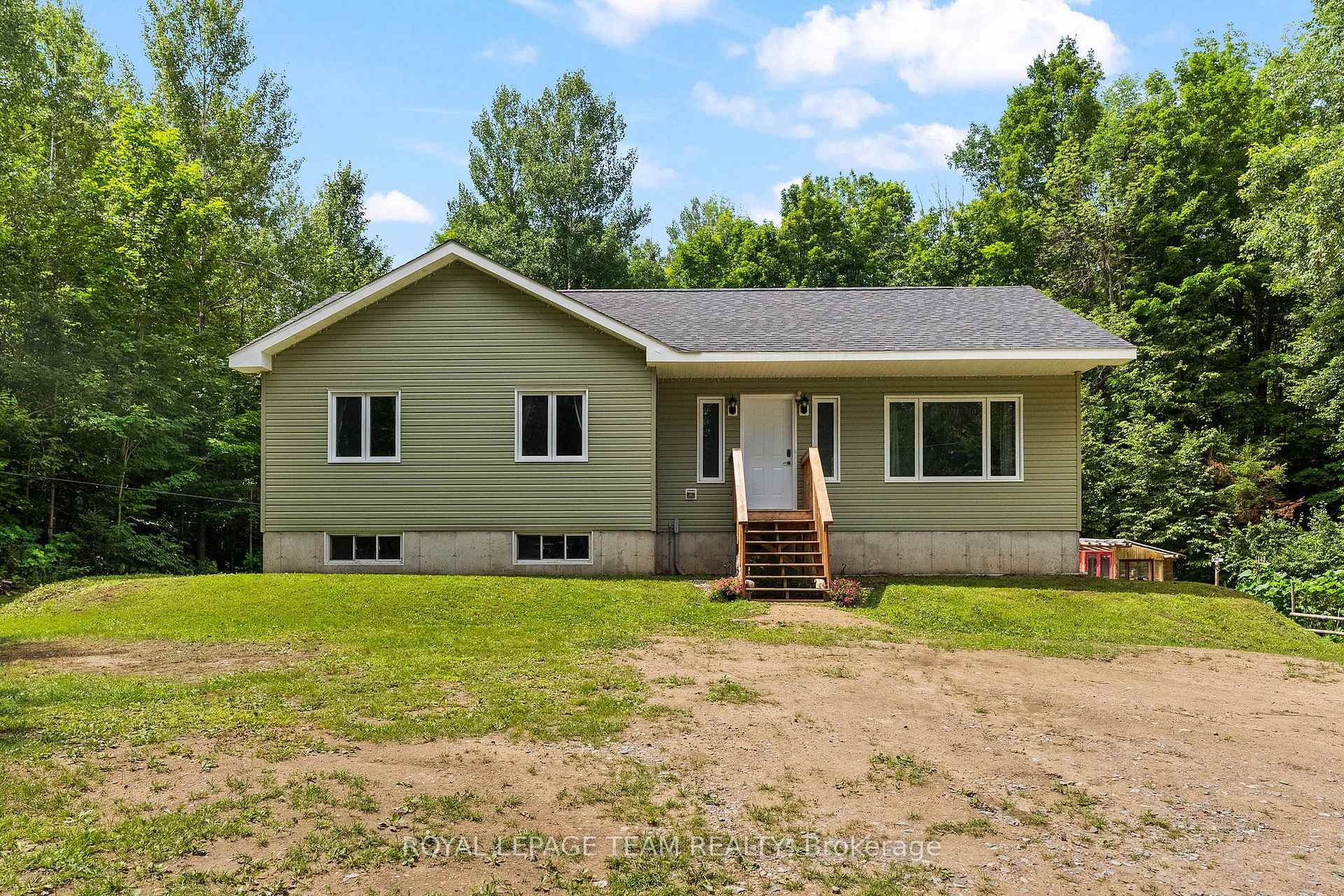 Photo 4 of 405 Calvin Road, Whitewater Region, Whitewater Region — HOMEH