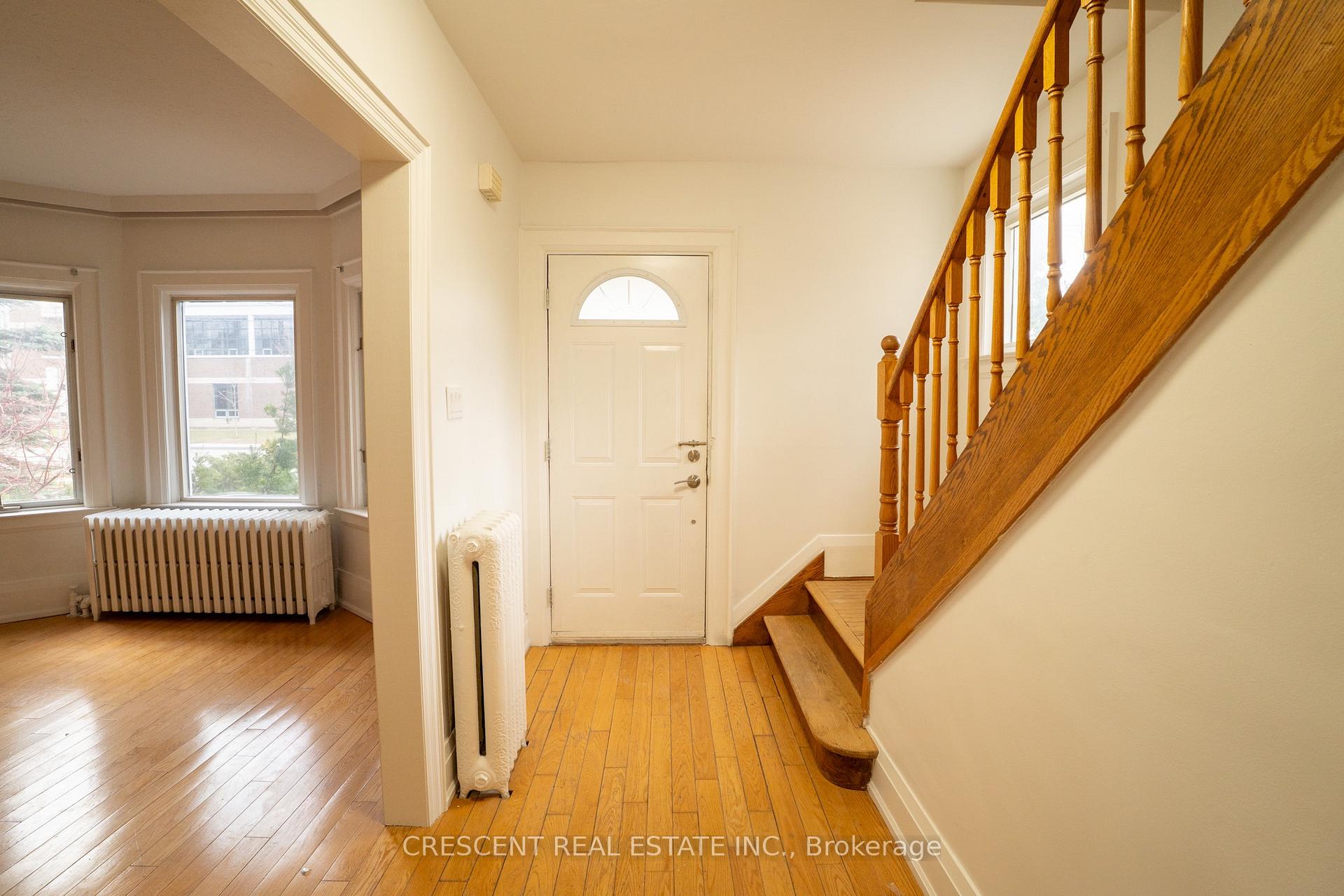 Photo 2 of Unit MAIN, 520 Prince Edward Drive N, Etobicoke, Kingsway South — HOMEH