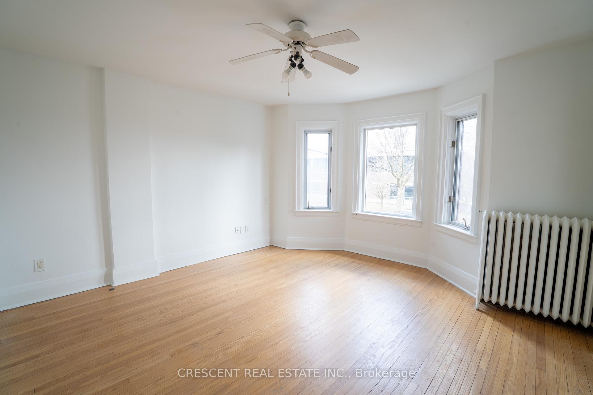 Photo 4 of Unit MAIN, 520 Prince Edward Drive N, Etobicoke, Kingsway South — HOMEH