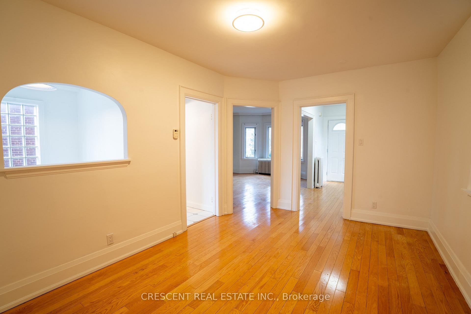 Photo 5 of Unit MAIN, 520 Prince Edward Drive N, Etobicoke, Kingsway South — HOMEH