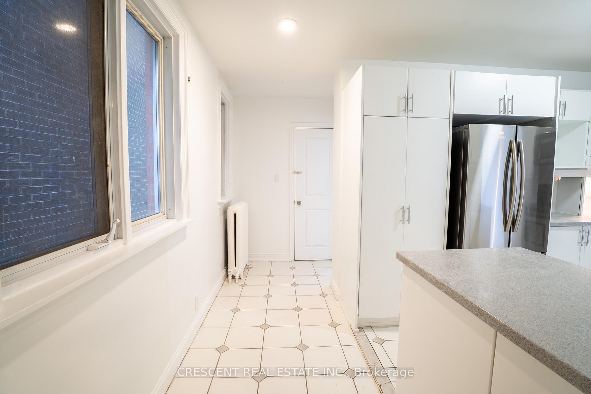Photo 7 of Unit MAIN, 520 Prince Edward Drive N, Etobicoke, Kingsway South — HOMEH