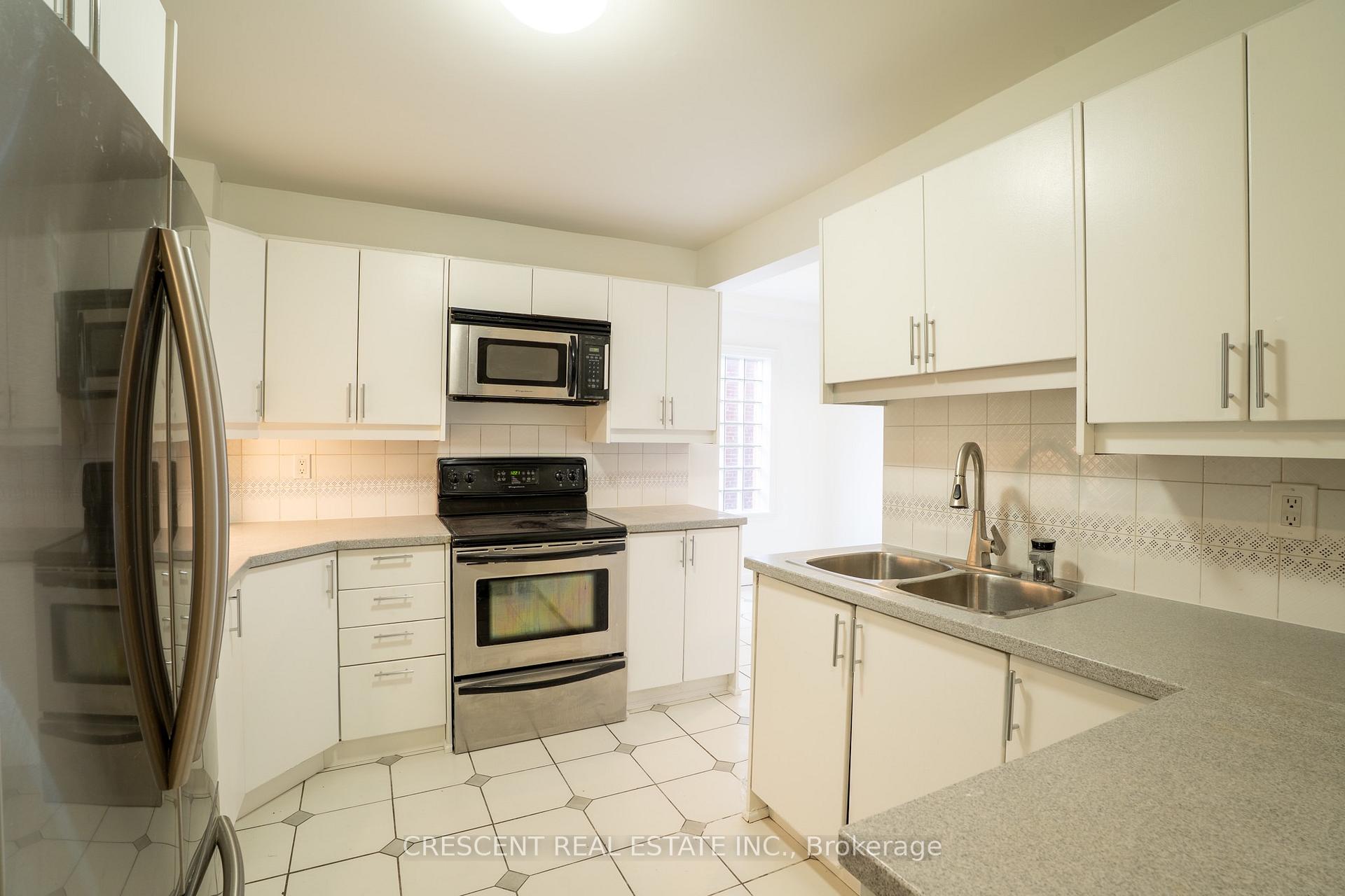 Photo 8 of Unit MAIN, 520 Prince Edward Drive N, Etobicoke, Kingsway South — HOMEH