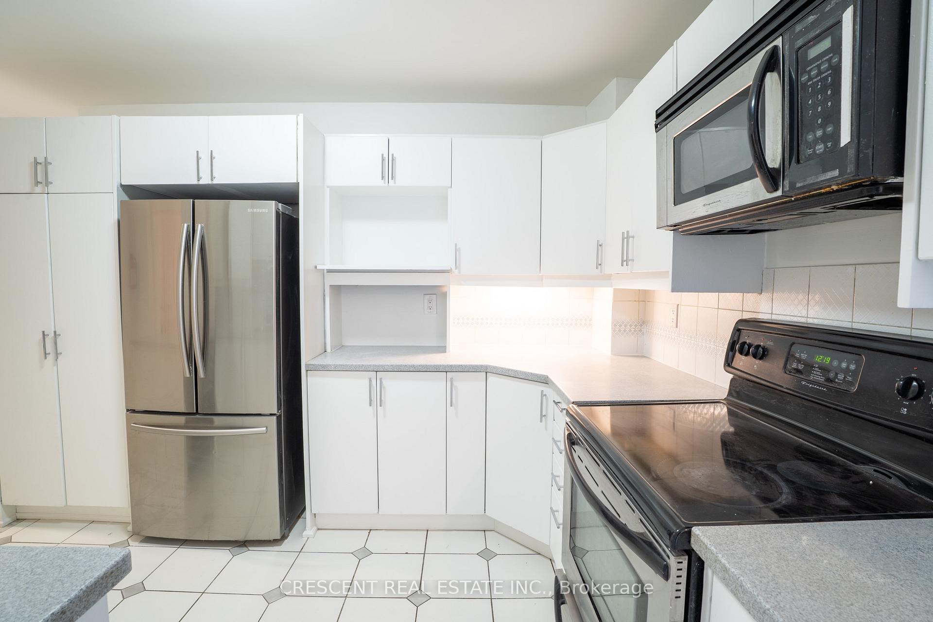 Photo 9 of Unit MAIN, 520 Prince Edward Drive N, Etobicoke, Kingsway South — HOMEH