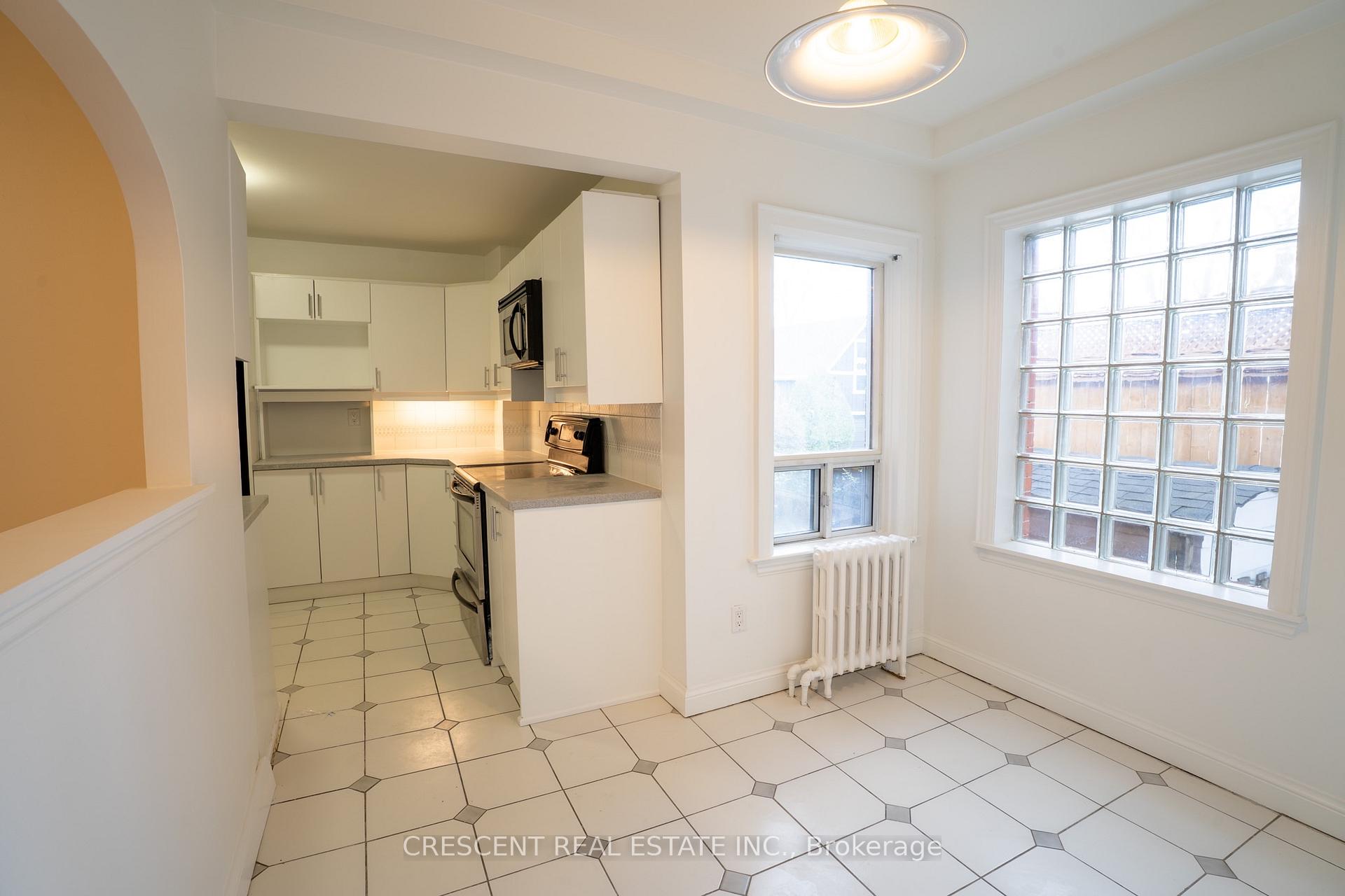 Photo 10 of Unit MAIN, 520 Prince Edward Drive N, Etobicoke, Kingsway South — HOMEH