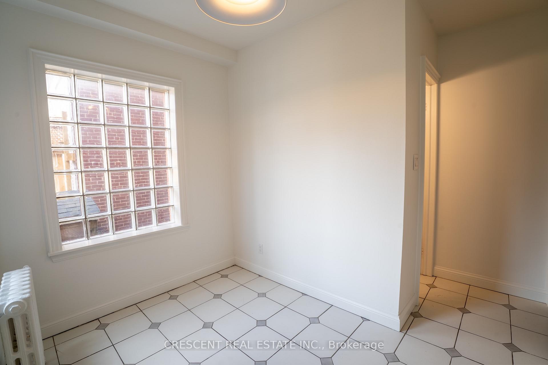Photo 11 of Unit MAIN, 520 Prince Edward Drive N, Etobicoke, Kingsway South — HOMEH