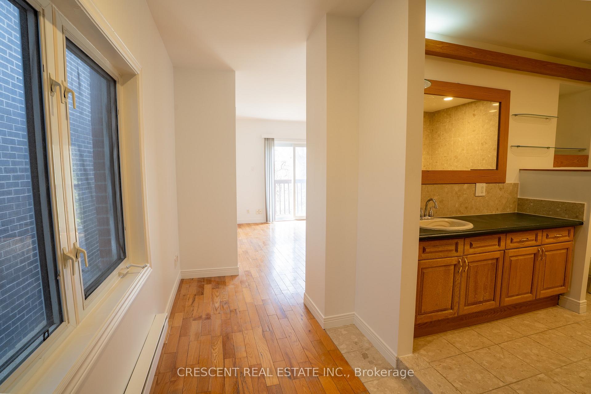 Photo 17 of Unit MAIN, 520 Prince Edward Drive N, Etobicoke, Kingsway South — HOMEH