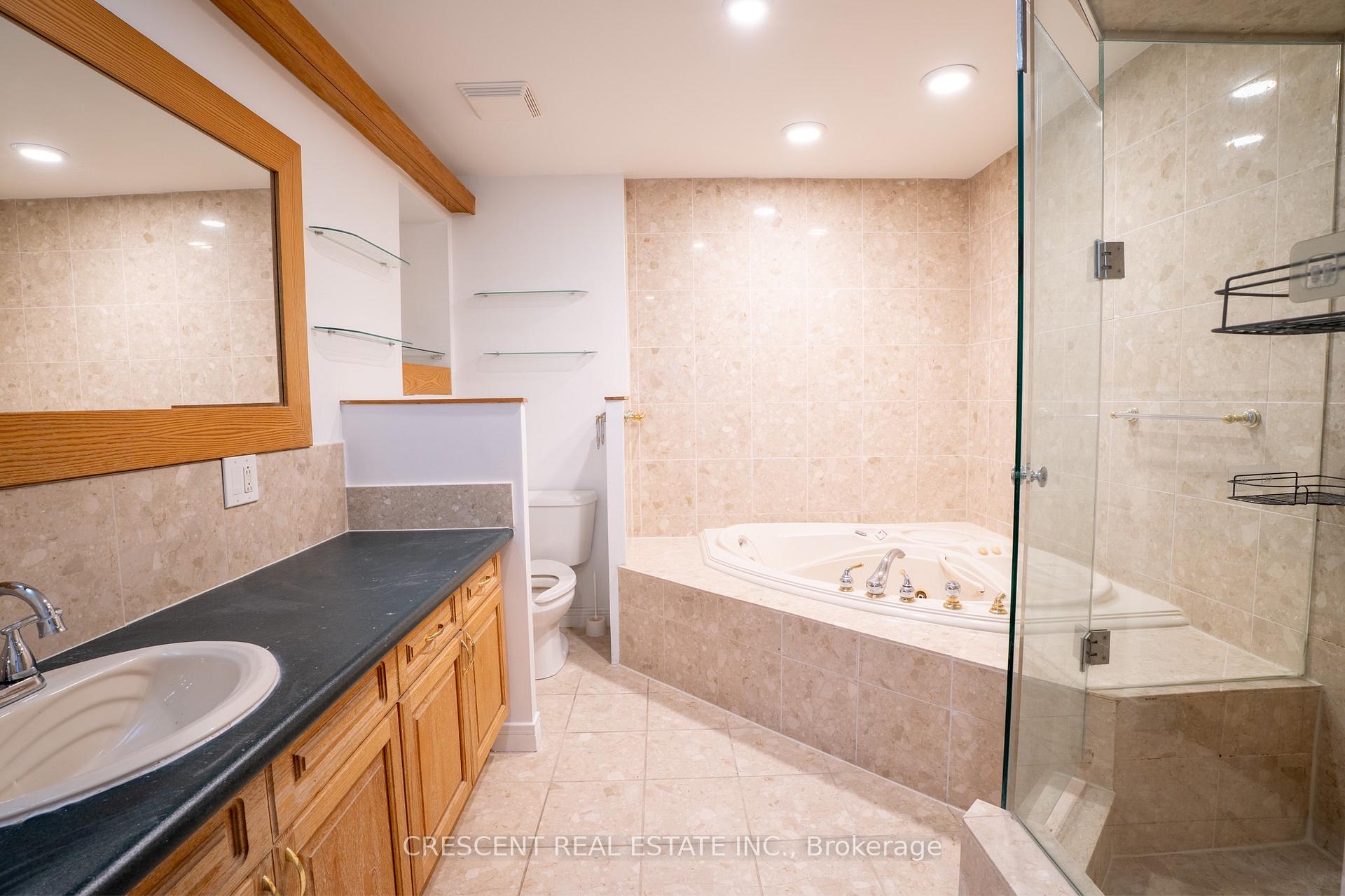 Photo 19 of Unit MAIN, 520 Prince Edward Drive N, Etobicoke, Kingsway South — HOMEH
