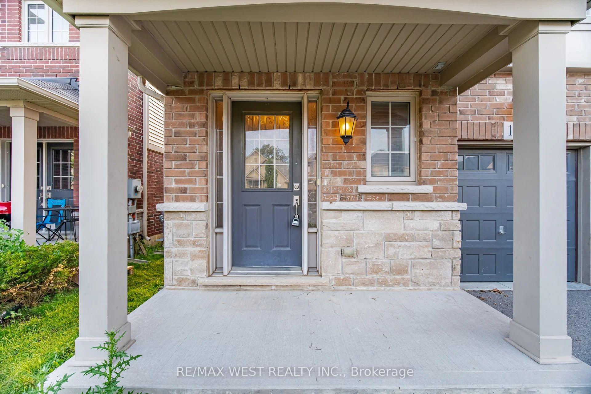 Photo 2 of 137 Echovalley Drive, Hamilton, Stoney Creek — HOMEH