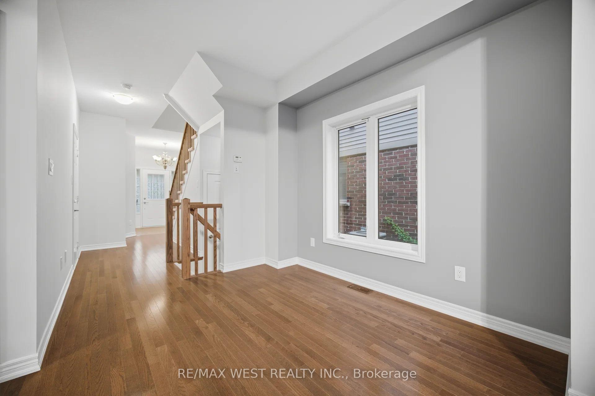 Photo 4 of 137 Echovalley Drive, Hamilton, Stoney Creek — HOMEH